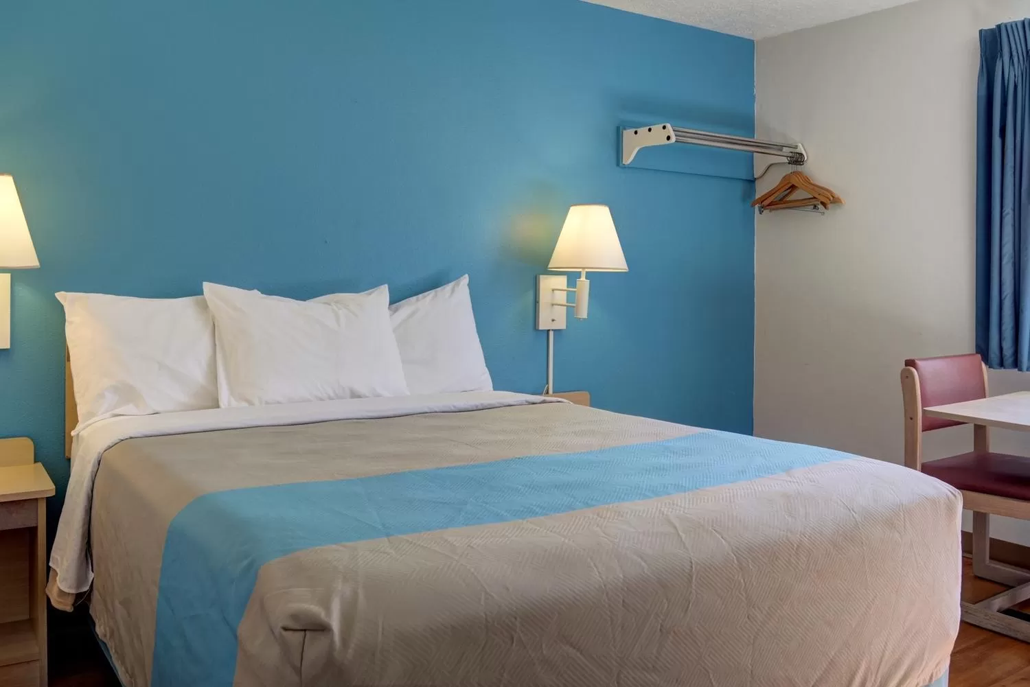 Bed in Motel 6-The Dalles, OR