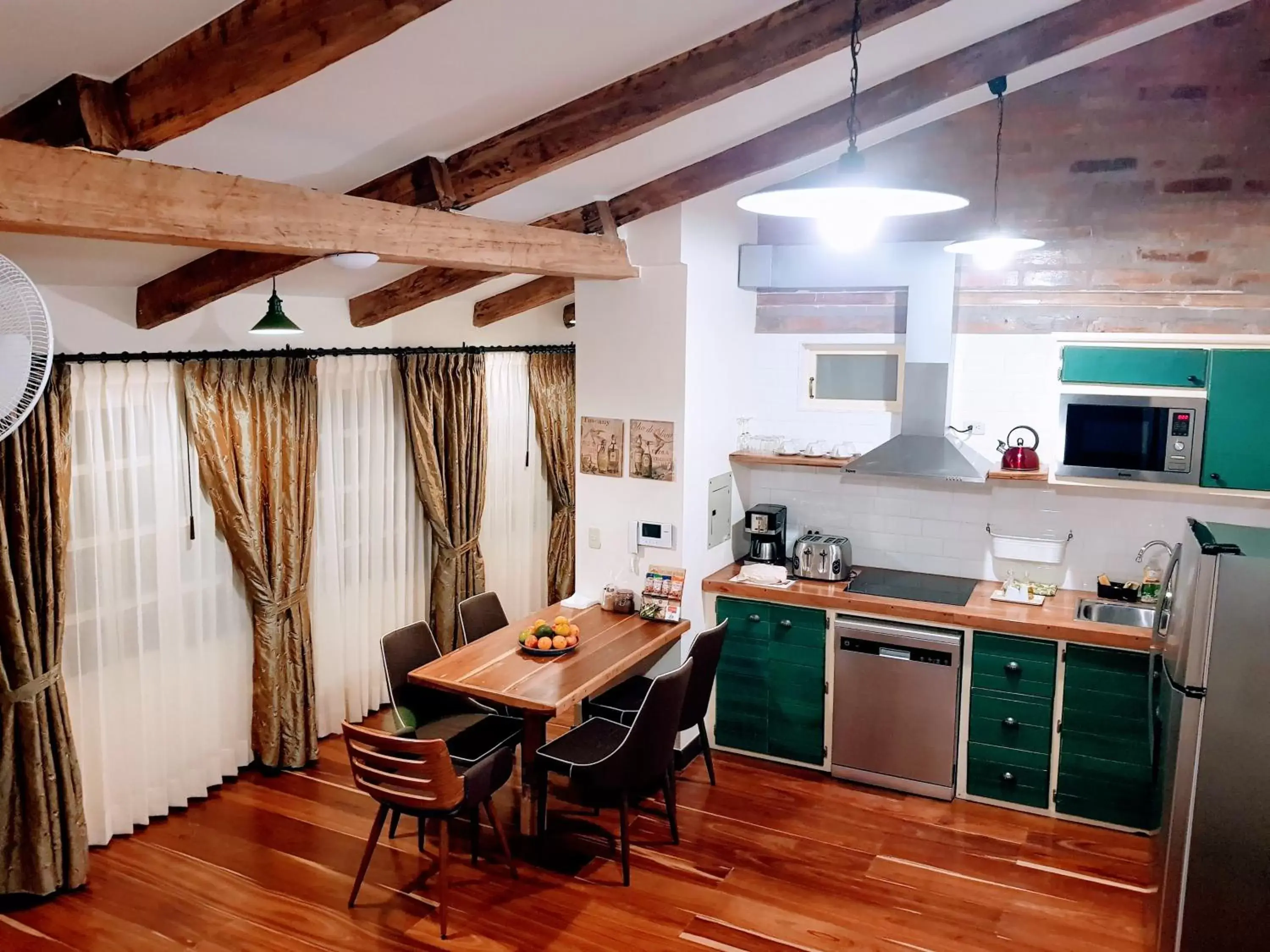 Dining area, Kitchen/Kitchenette in Old Town Quito Suites, Apartments & Boutique Hotel