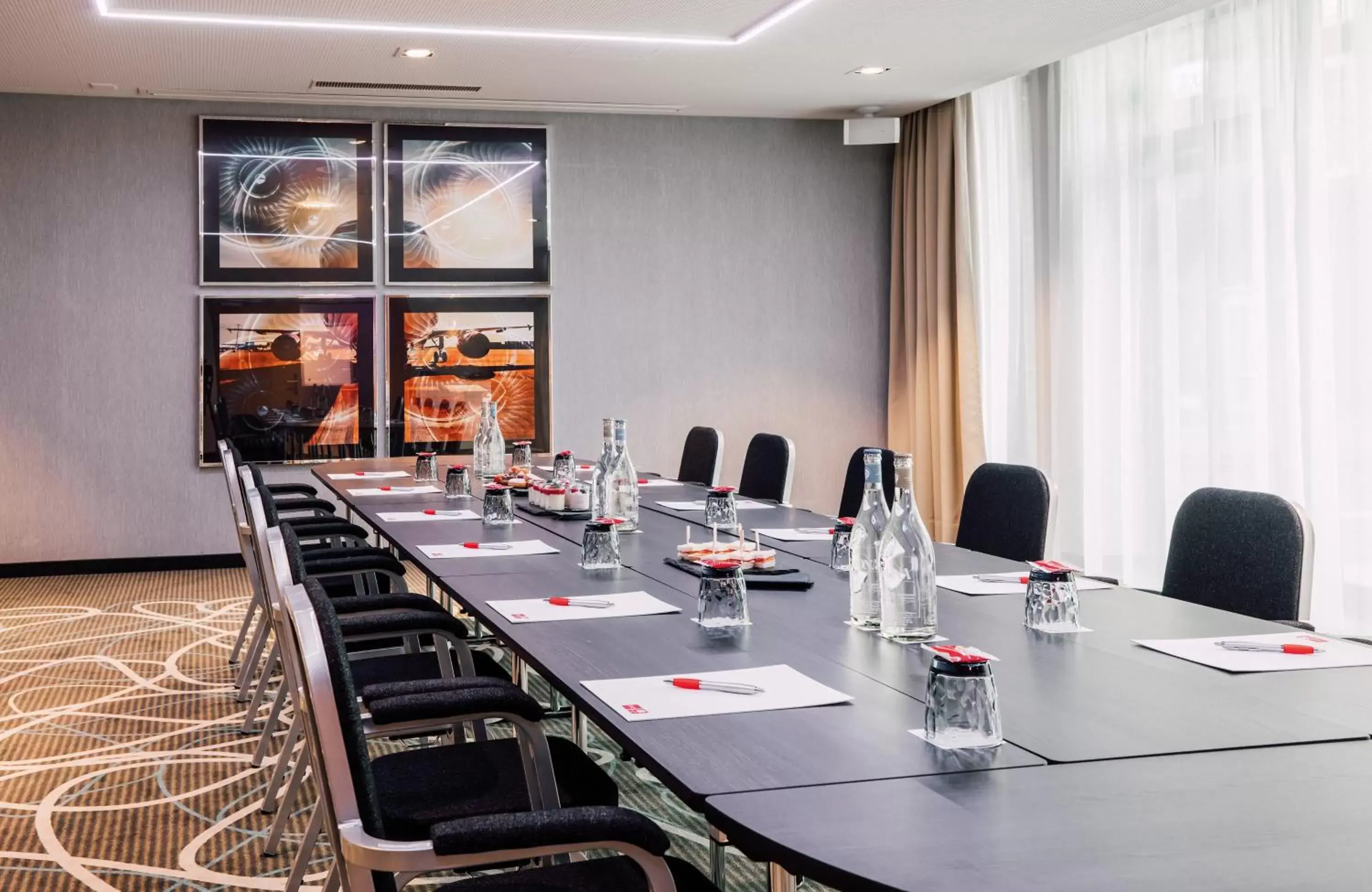 Meeting/conference room in Leonardo Hotel Zurich Airport