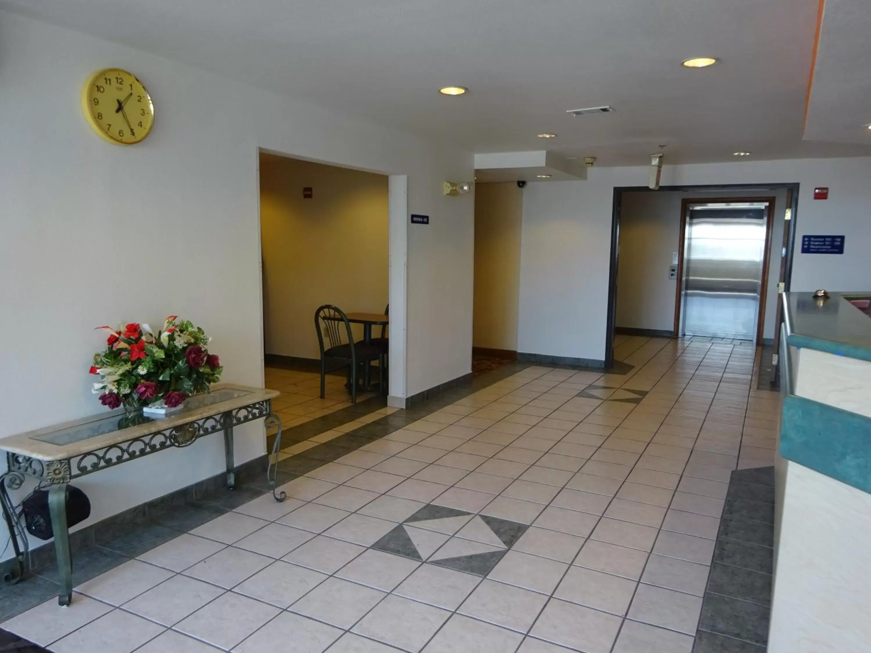 Lobby or reception, Lobby/Reception in Motel 6-Fort Worth, TX - Burleson