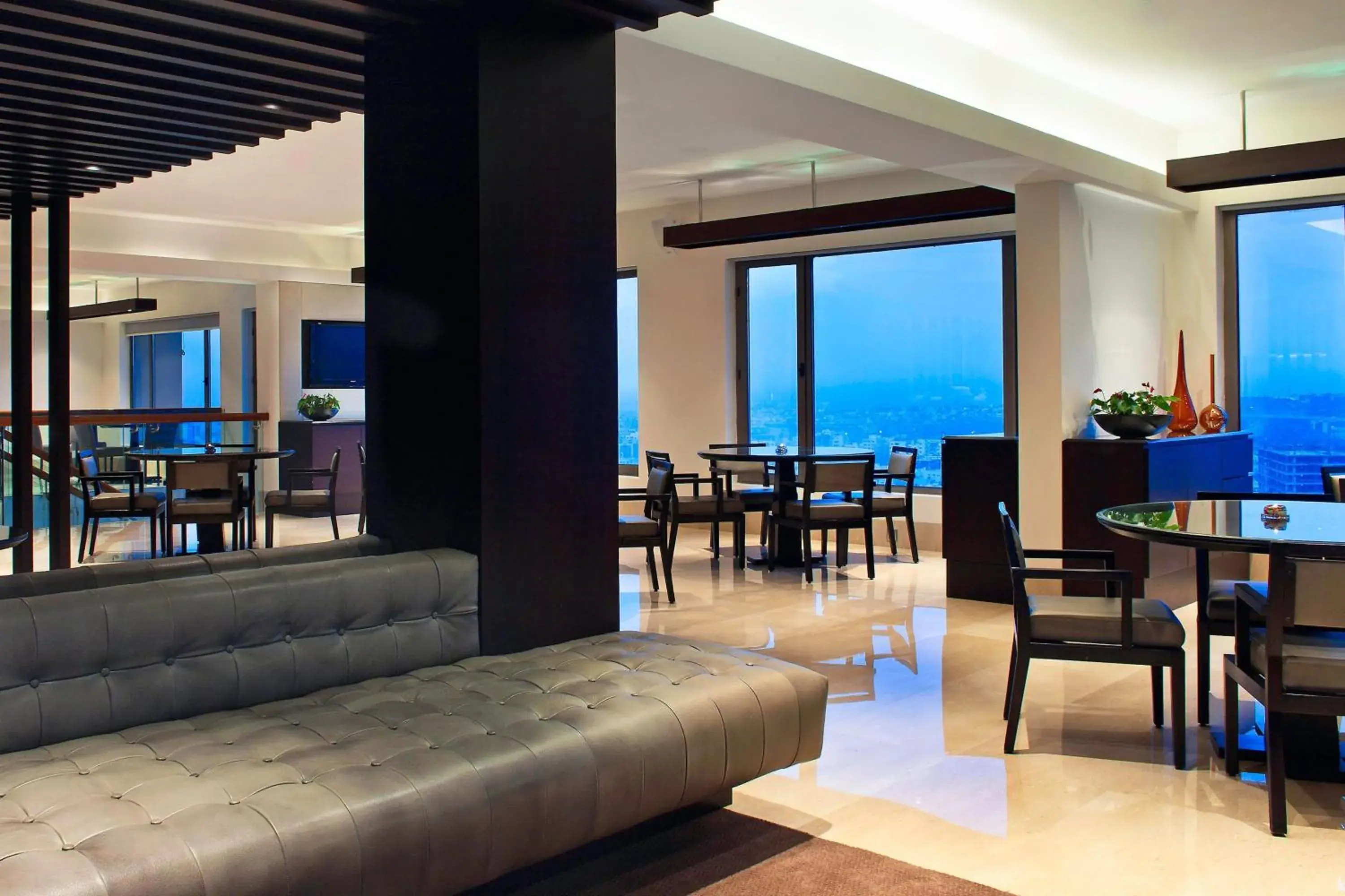 Lounge or bar, Restaurant/Places to Eat in The Westin Hyderabad Mindspace