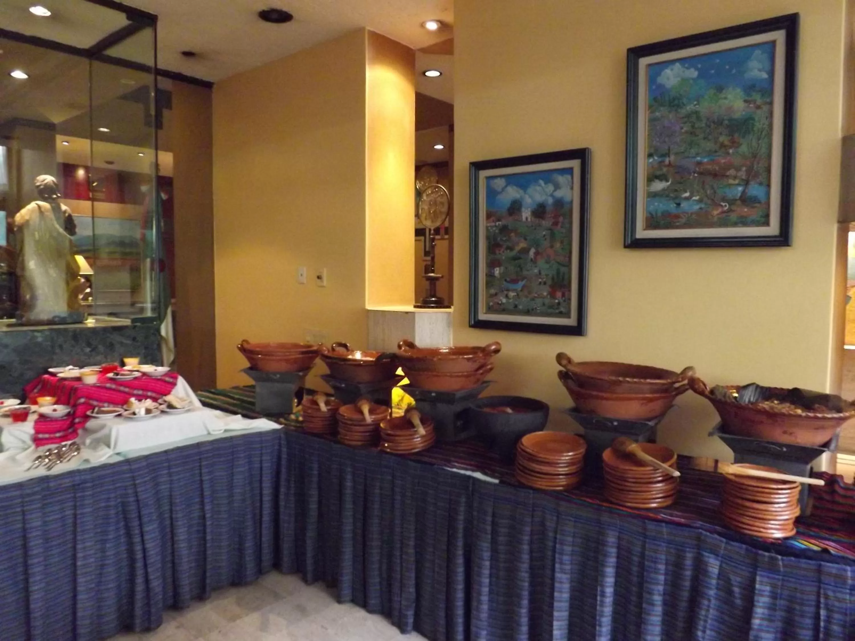 Restaurant/places to eat in Pedregal Palace