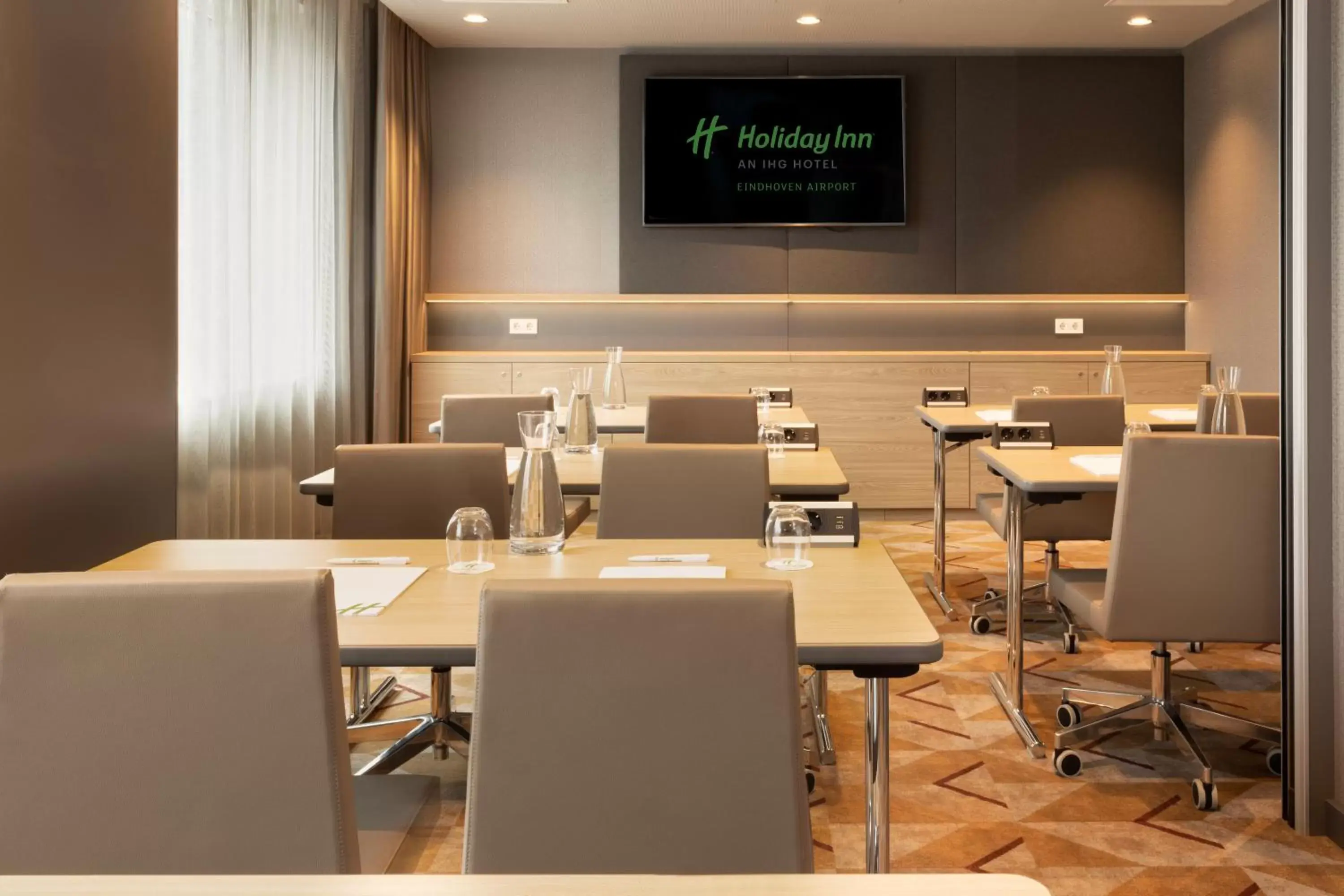 Meeting/conference room, Restaurant/Places to Eat in Holiday Inn - Eindhoven Airport, an IHG Hotel