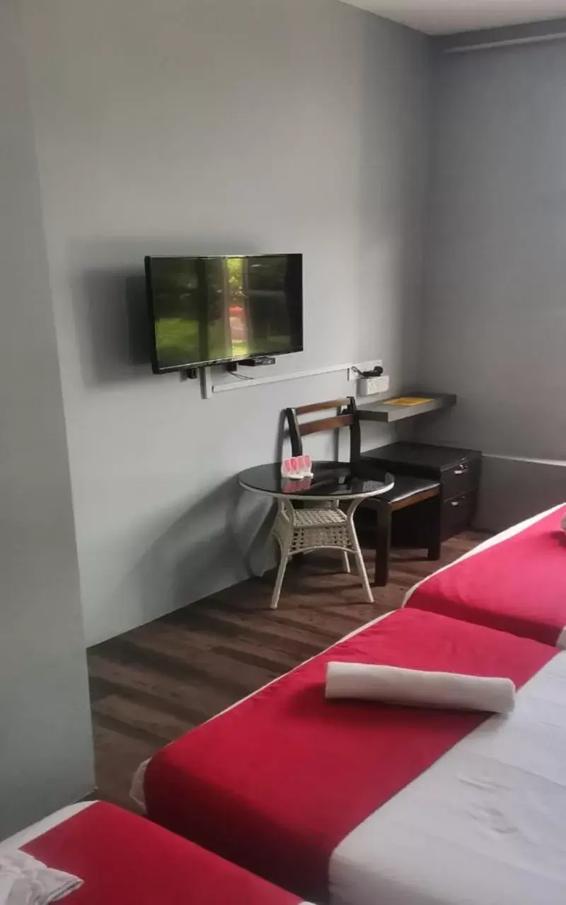 Seating area, TV/Entertainment Center in Lucky Hotel