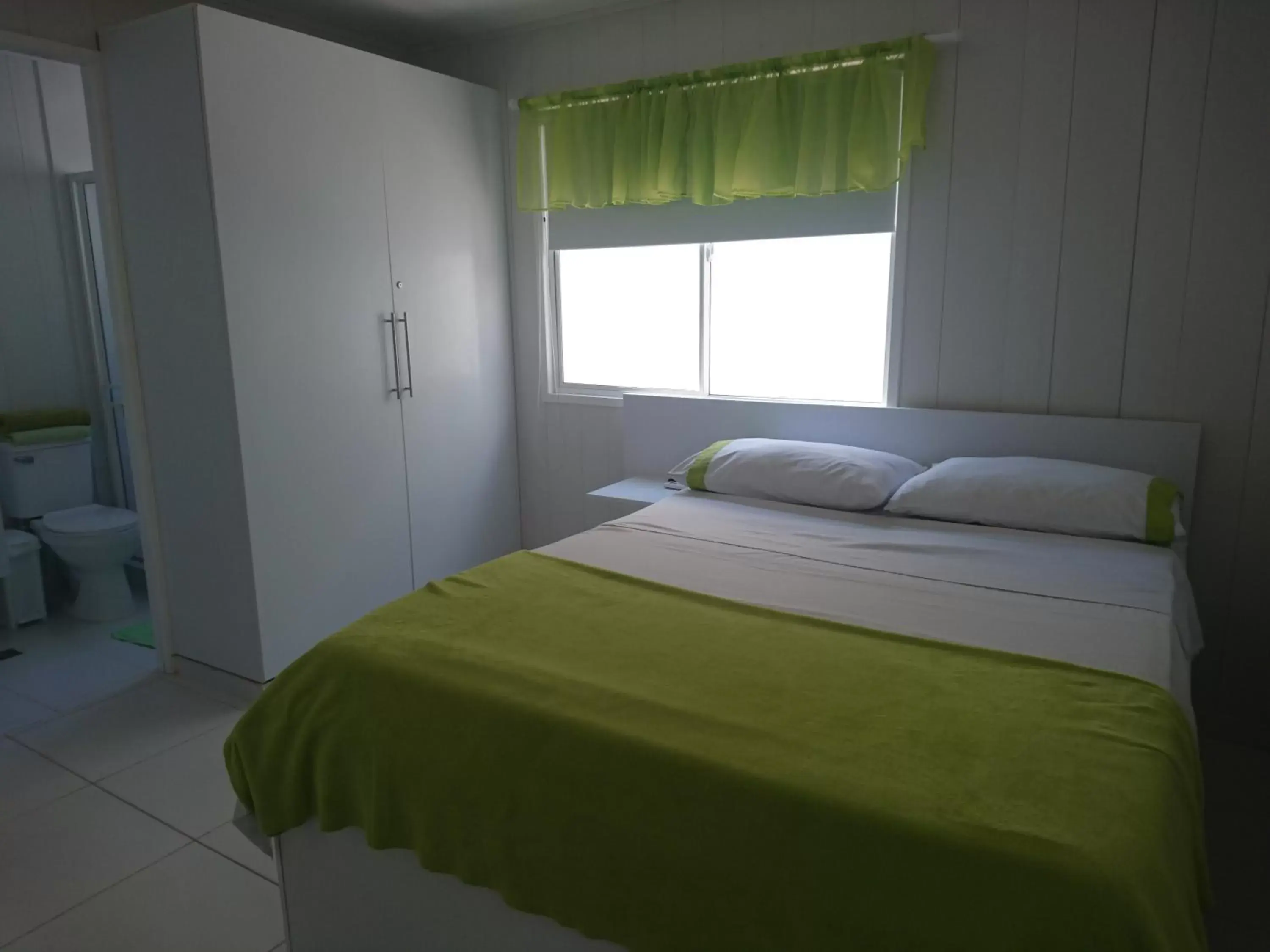 Photo of the whole room in Tropical Coral Photo of the whole room in Tropical Coral