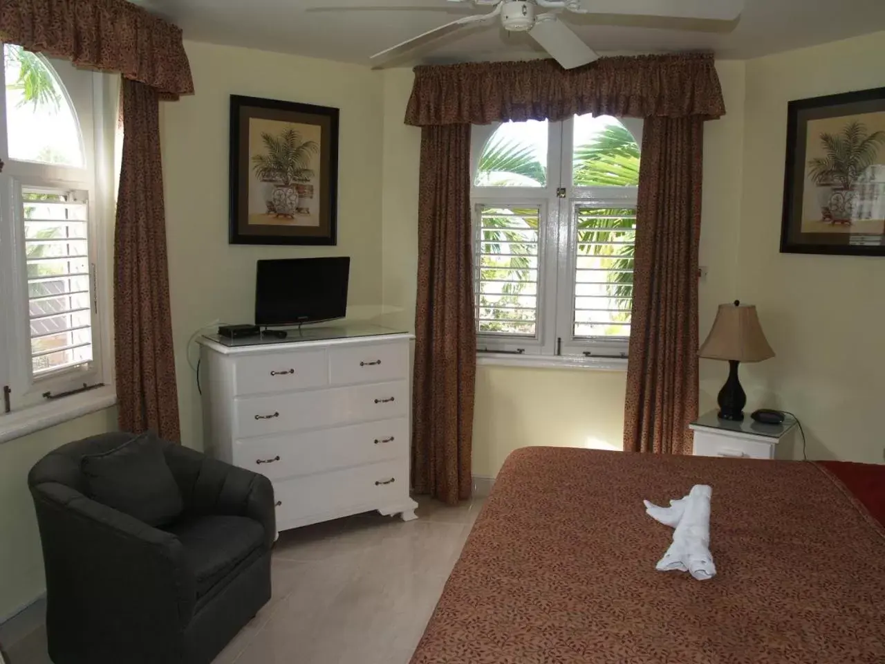 Bedroom, TV/Entertainment Center in Sandcastles Resort, Ocho Rios