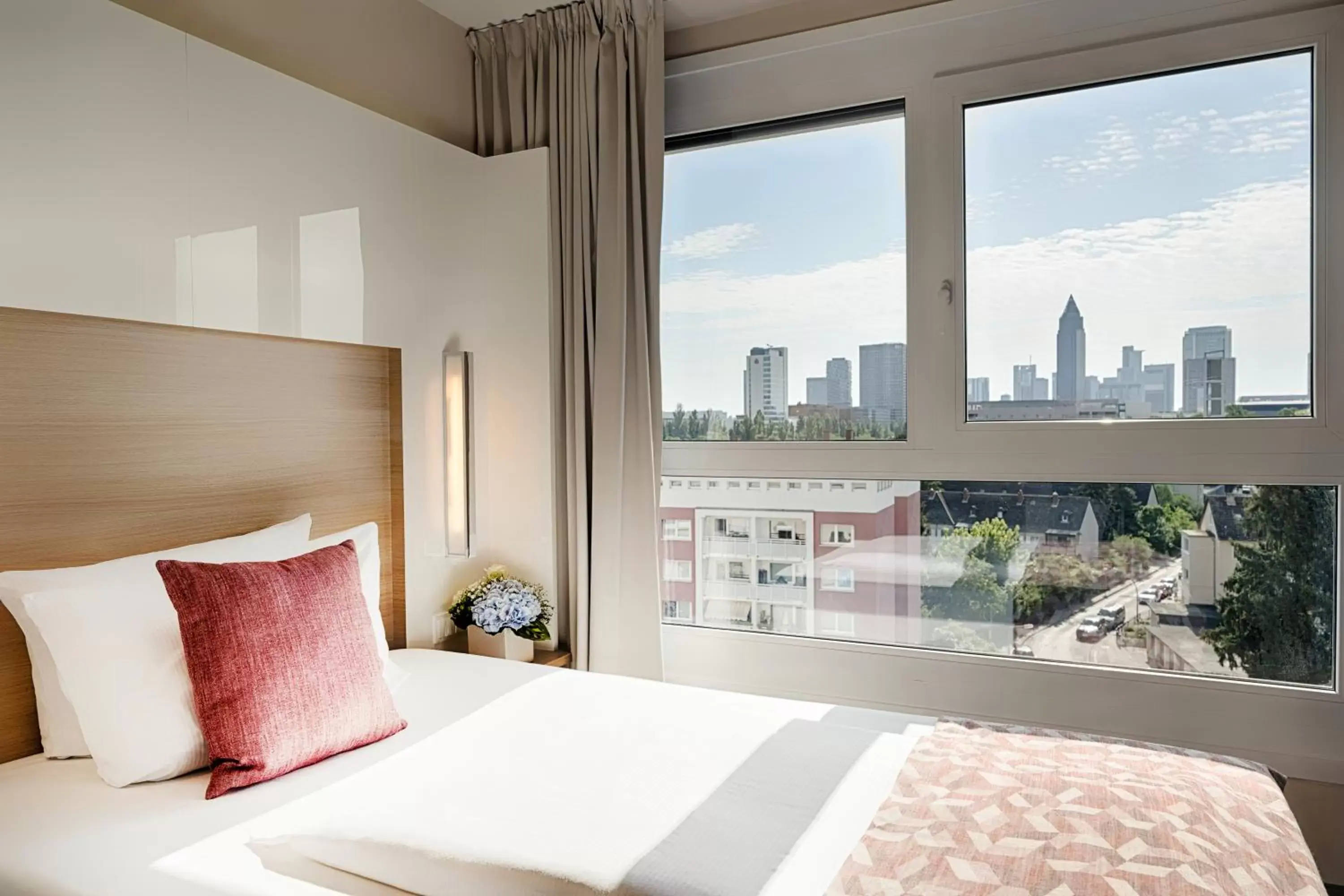 Photo of the whole room, Bed in Best Western Plus Welcome Hotel Frankfurt