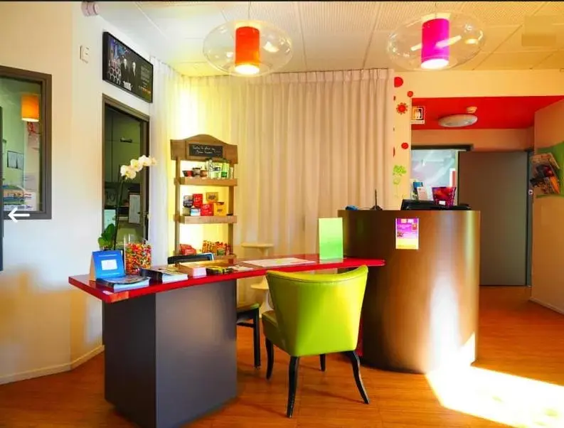 Lobby/Reception in ibis Styles Saint Brieuc Gare Centre