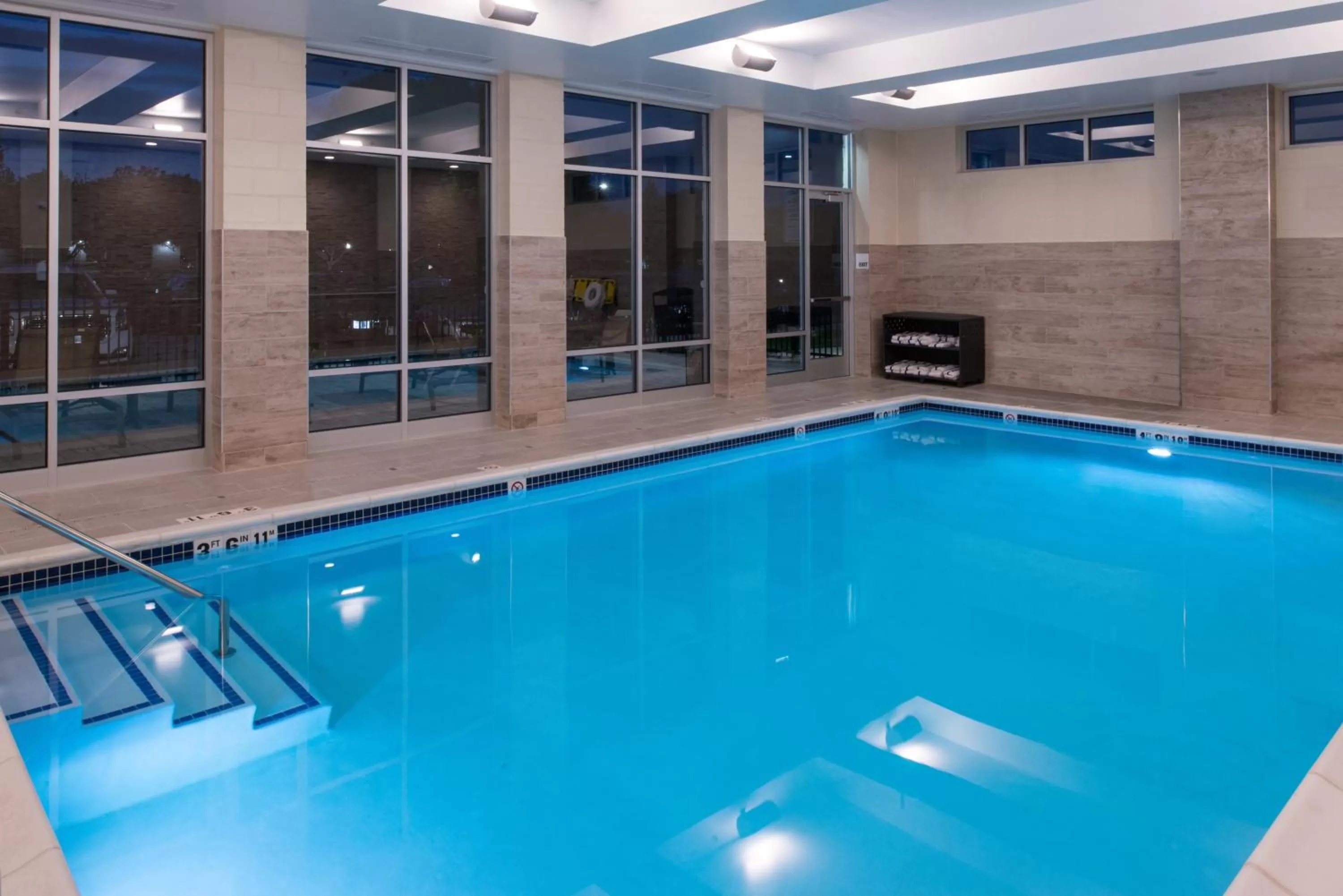 Swimming pool in Holiday Inn & Suites - Farmington Hills - Detroit NW by IHG