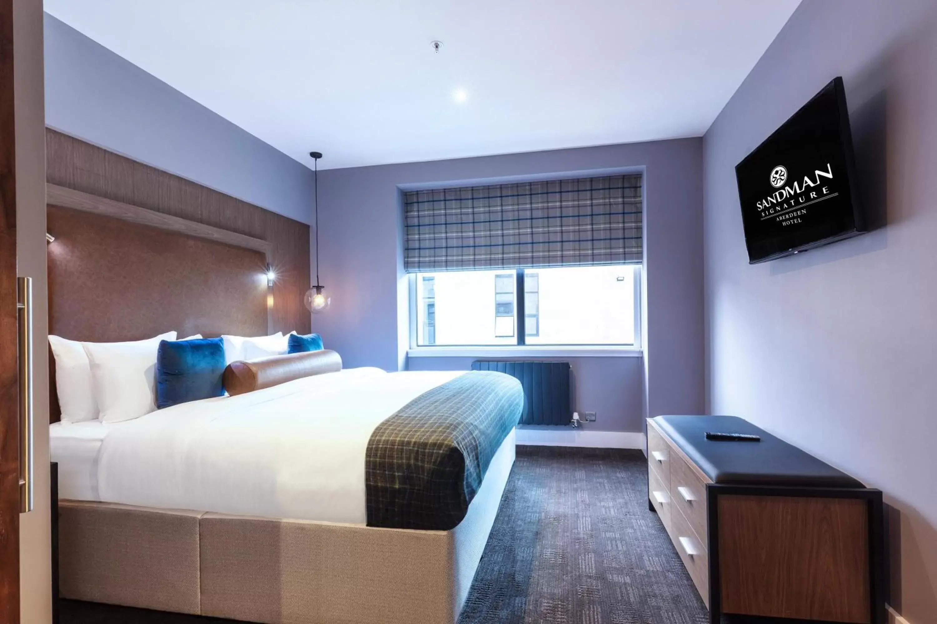 Photo of the whole room, Bed in Sandman Signature Aberdeen Hotel & Spa