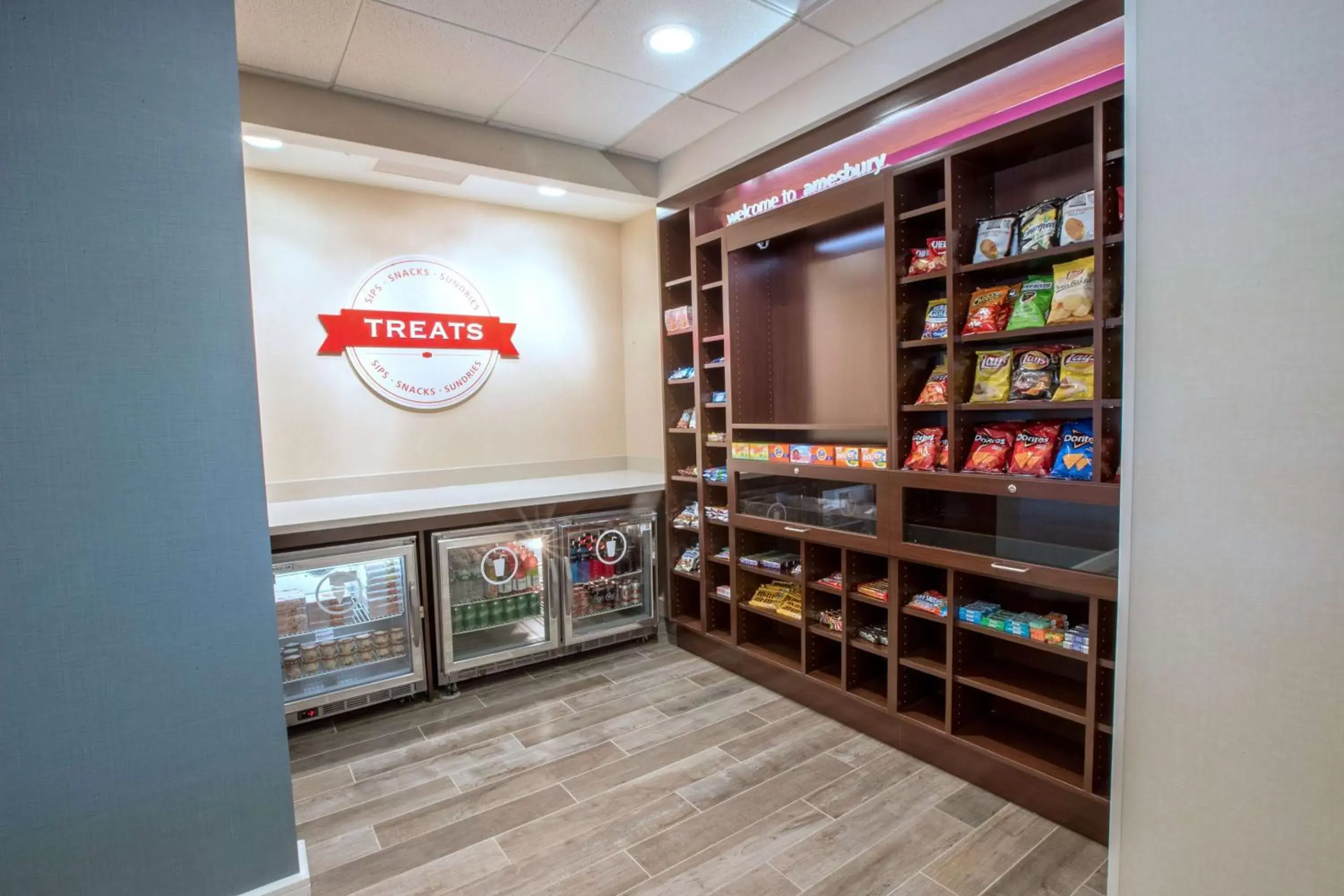 Restaurant/places to eat in Hampton Inn by Hilton Amesbury, MA Restaurant/places to eat in Hampton Inn by Hilton Amesbury, MA