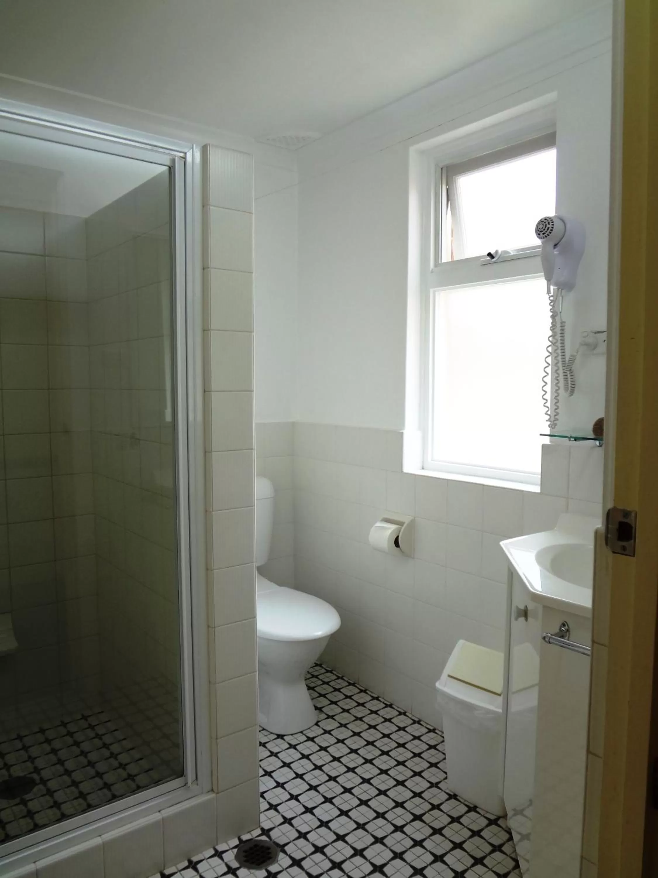 Bathroom in Three Explorers Motel