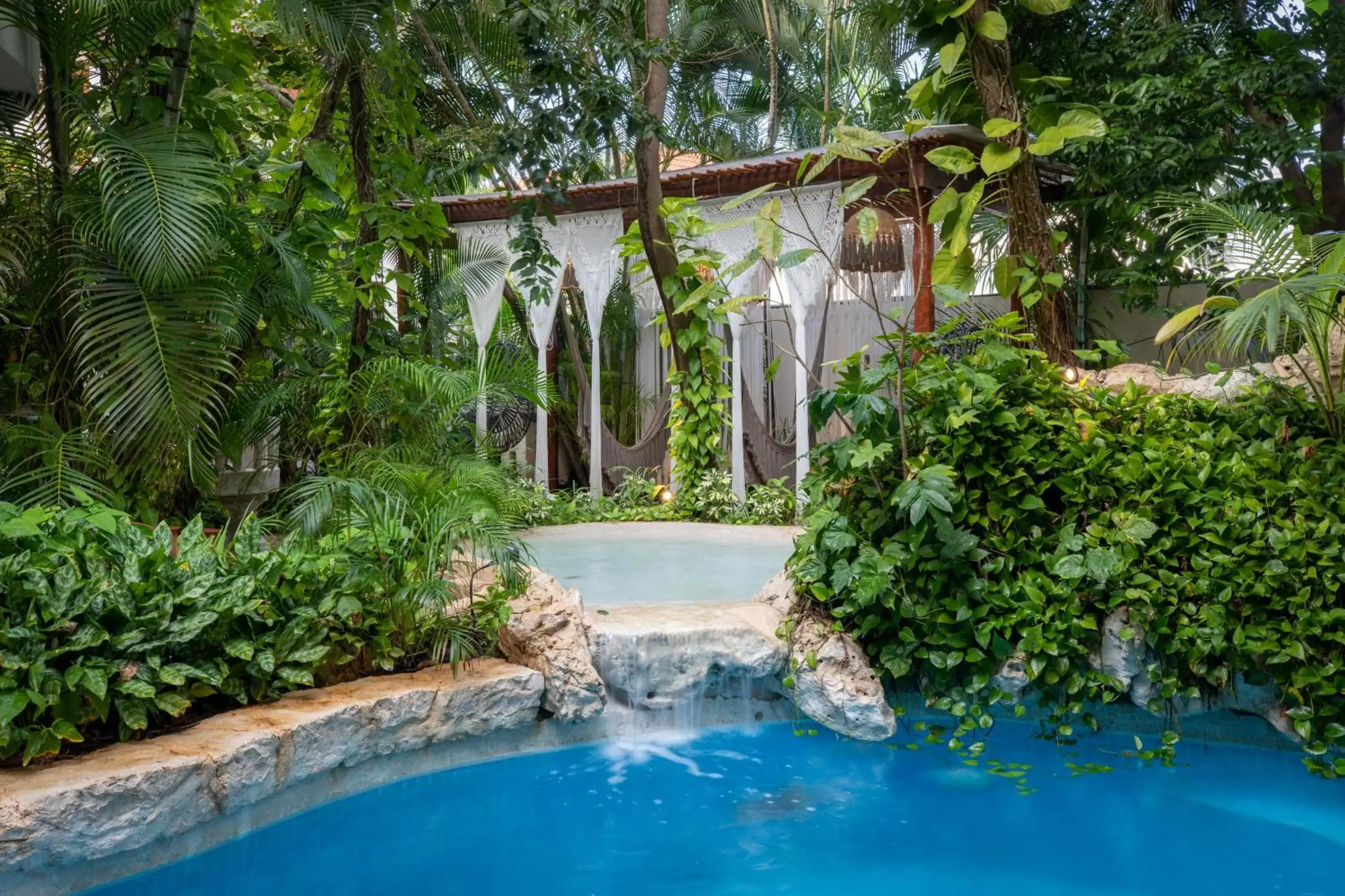 Swimming pool in Hotel Hulku