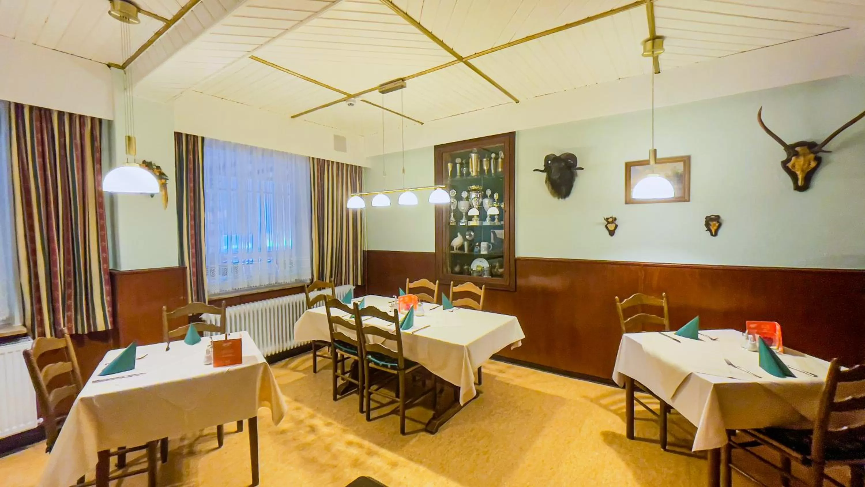 Restaurant/places to eat in Hotel Schnehagen