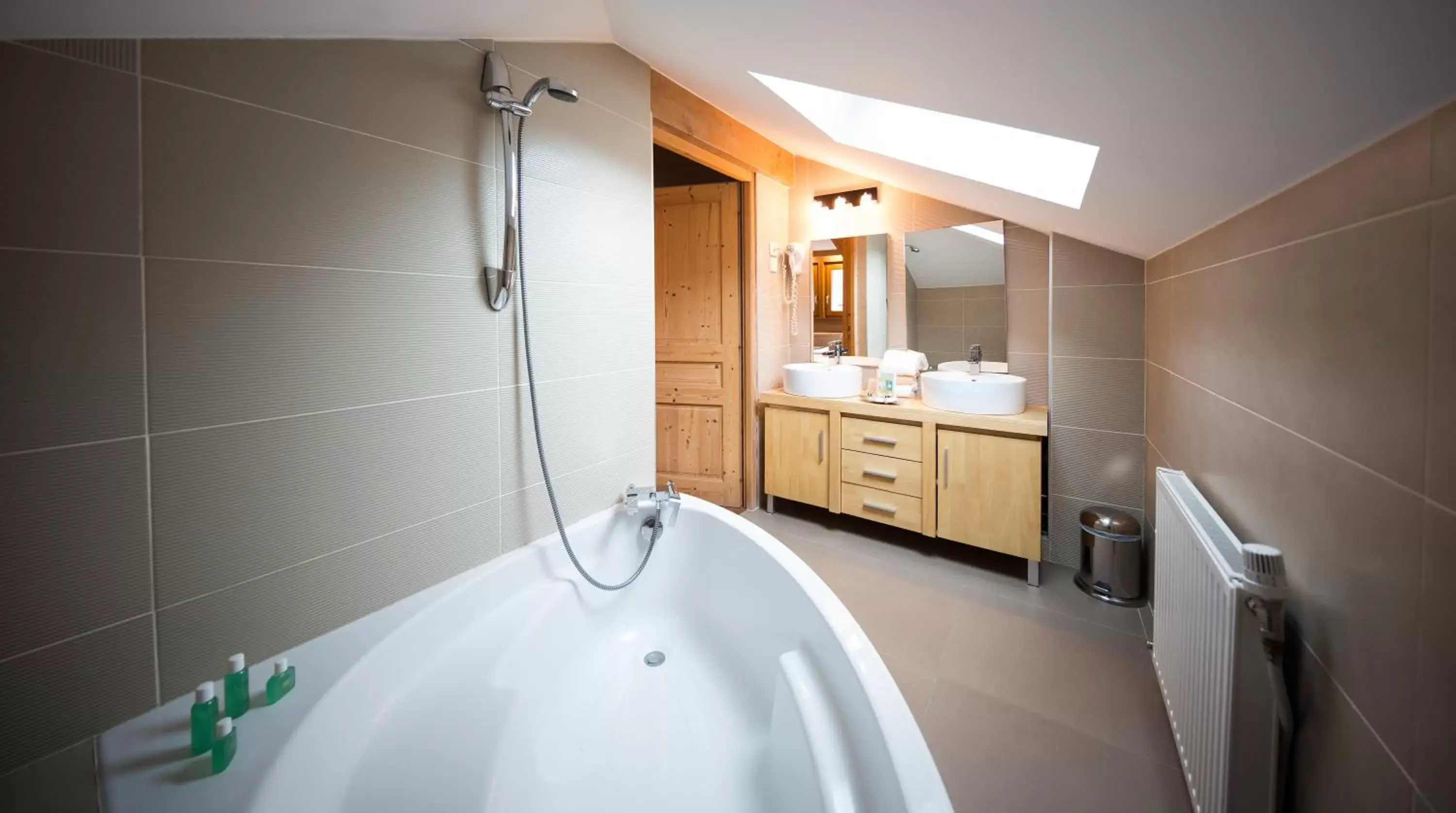 Bathroom in Les Gourmets - Chalet Hotel