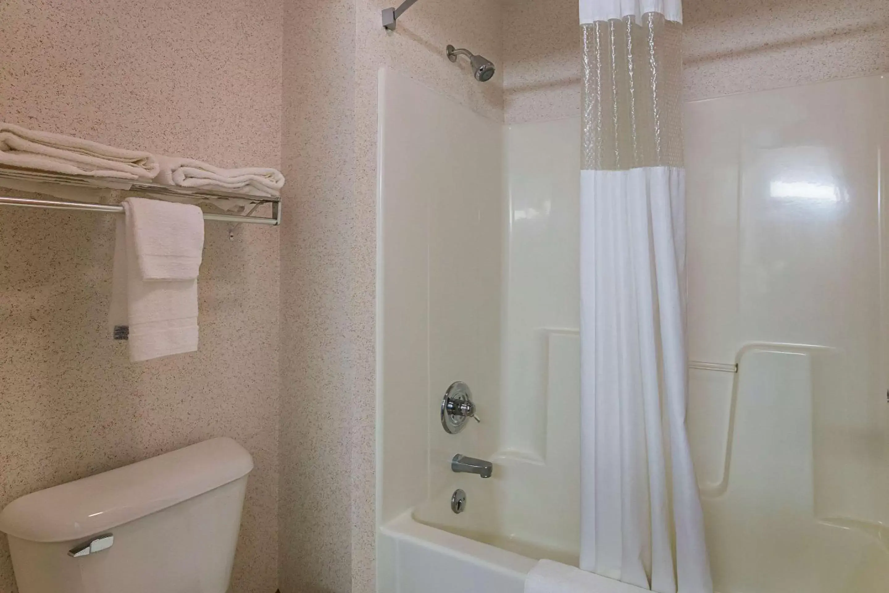 Bathroom in Quality Inn & Suites Belmont Route 151