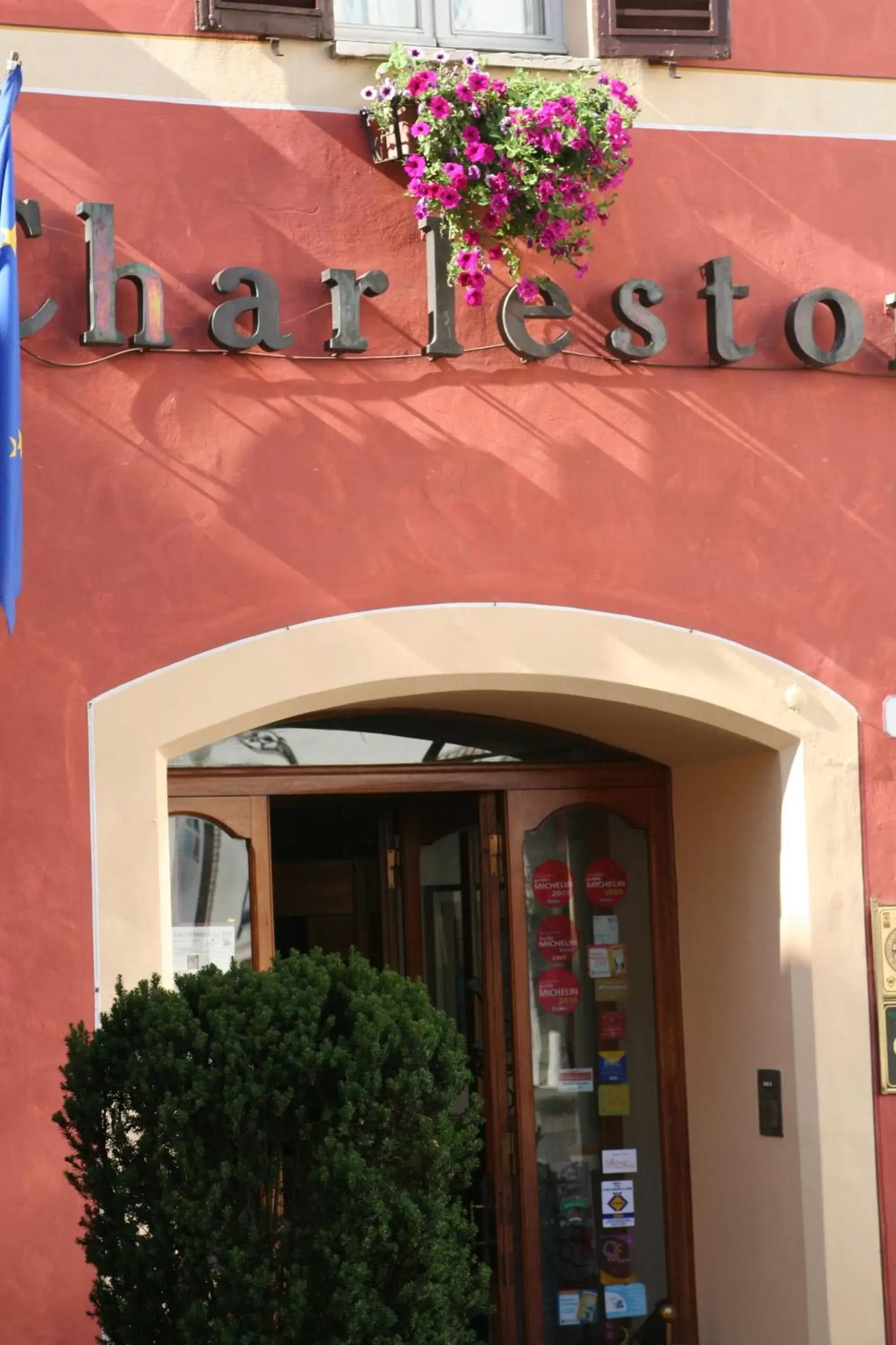 Facade/entrance in Hotel Charleston Facade/entrance in Hotel Charleston