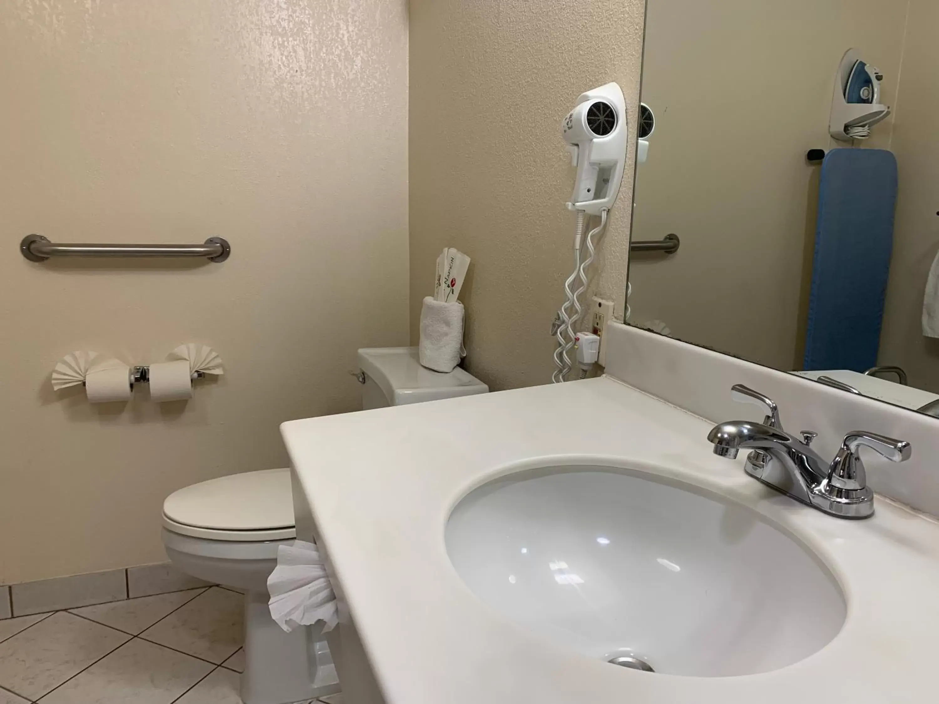Bathroom in Travelodge by Wyndham Las Vegas Airport Near The Strip