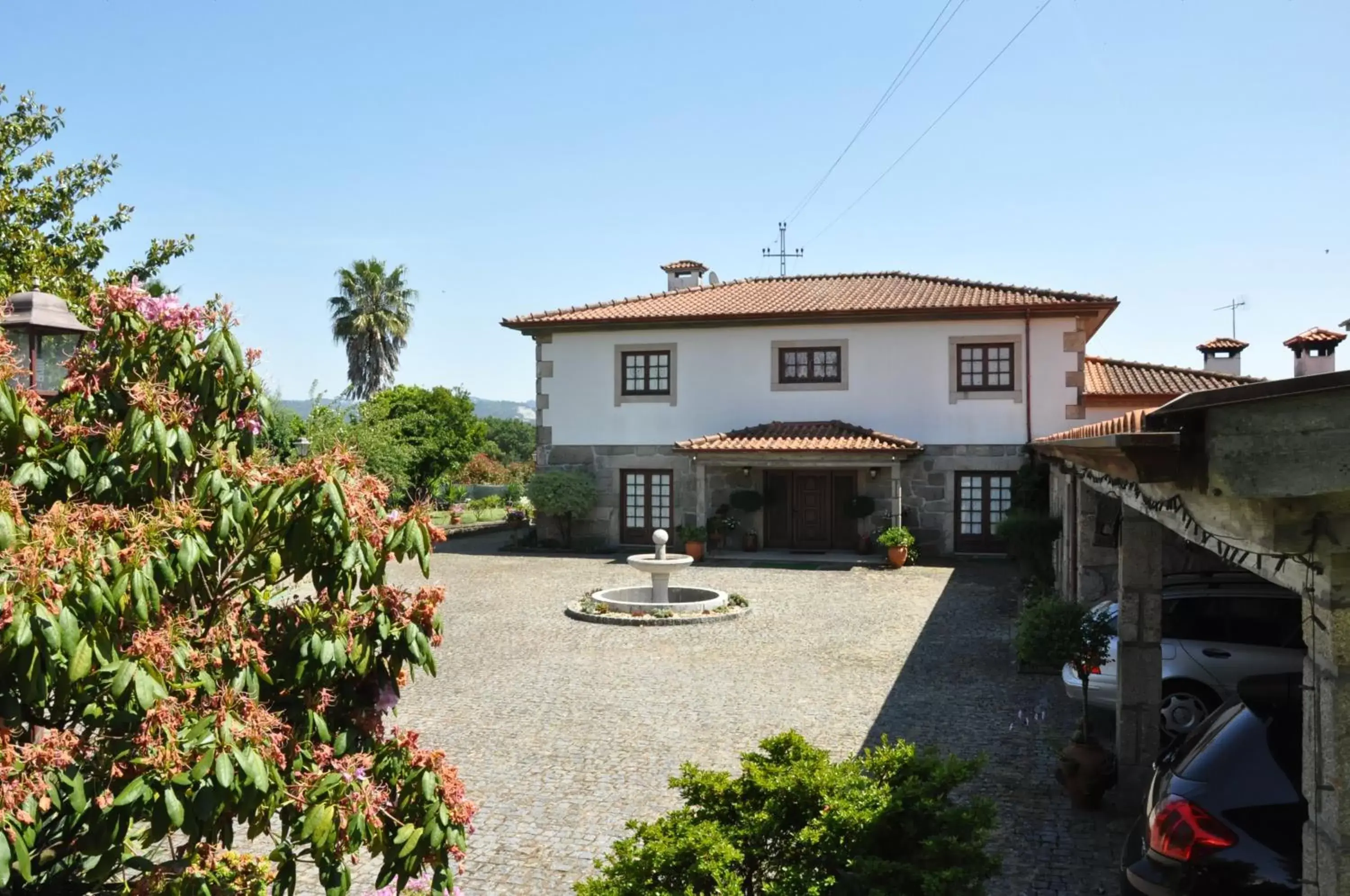 Facade/entrance, Property Building in Quintinha d´Avó