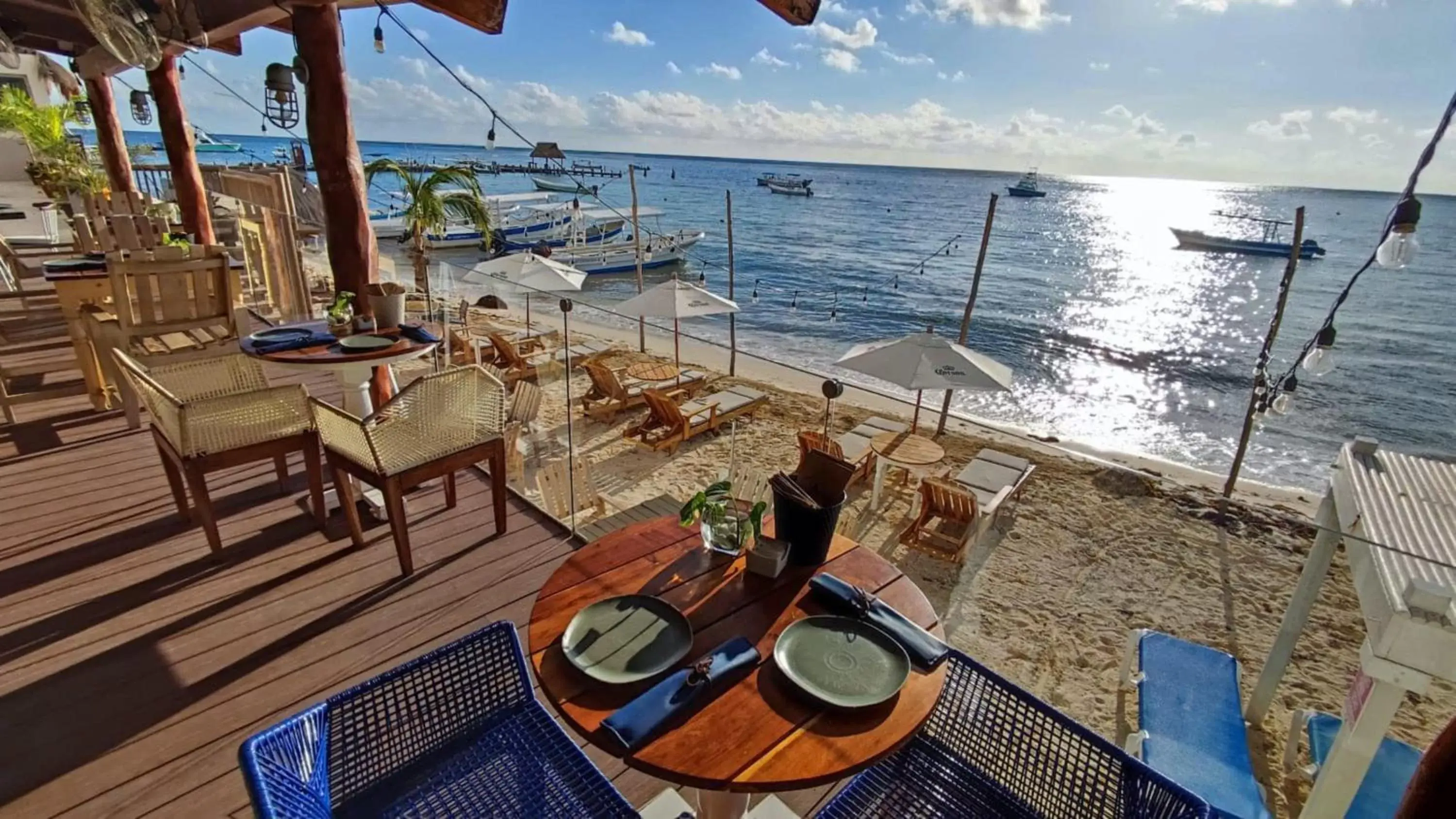 Restaurant/Places to Eat in Hacienda Morelos Beachfront Hotel