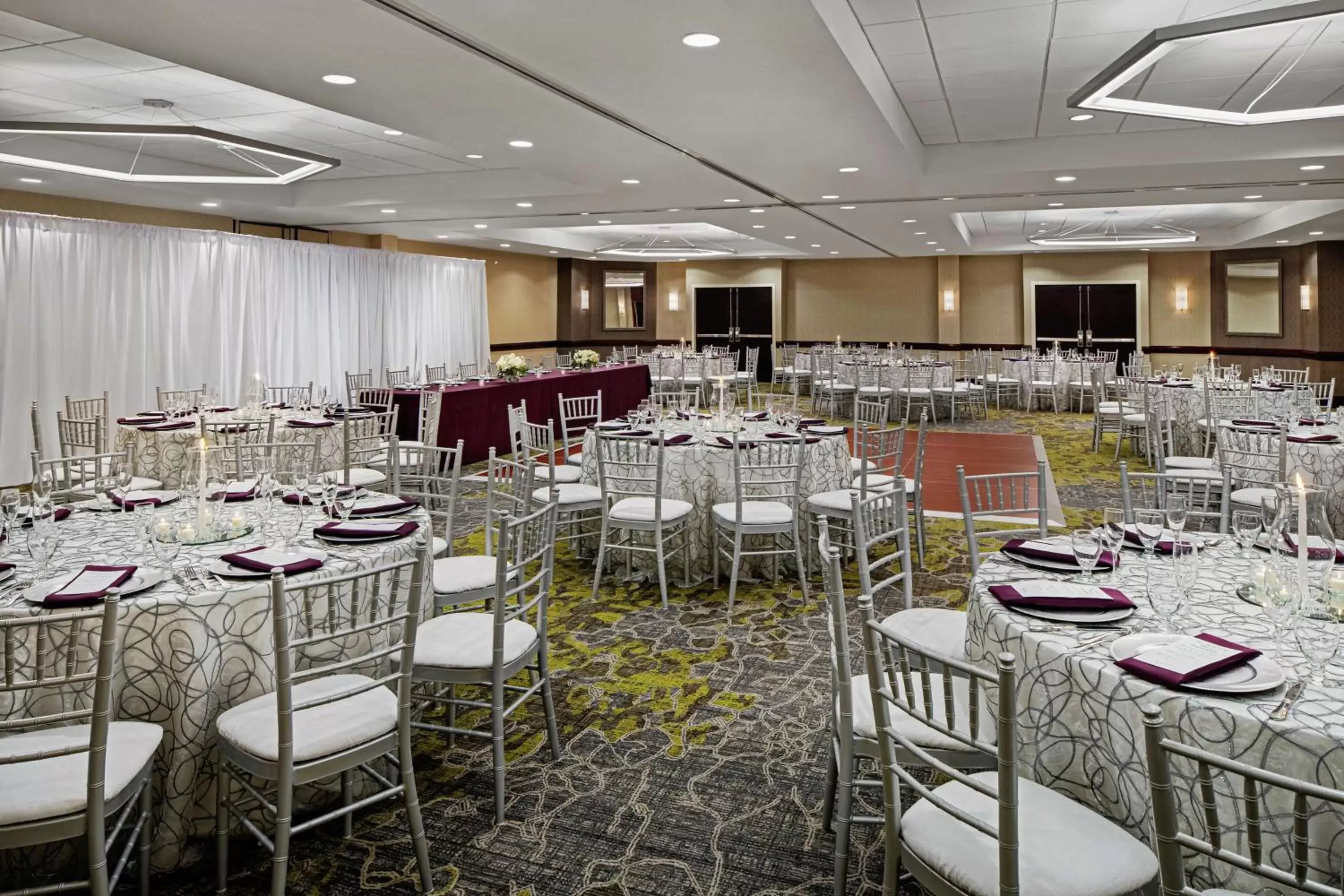 Meeting/conference room, Restaurant/Places to Eat in DoubleTree Suites by Hilton Charlotte/SouthPark