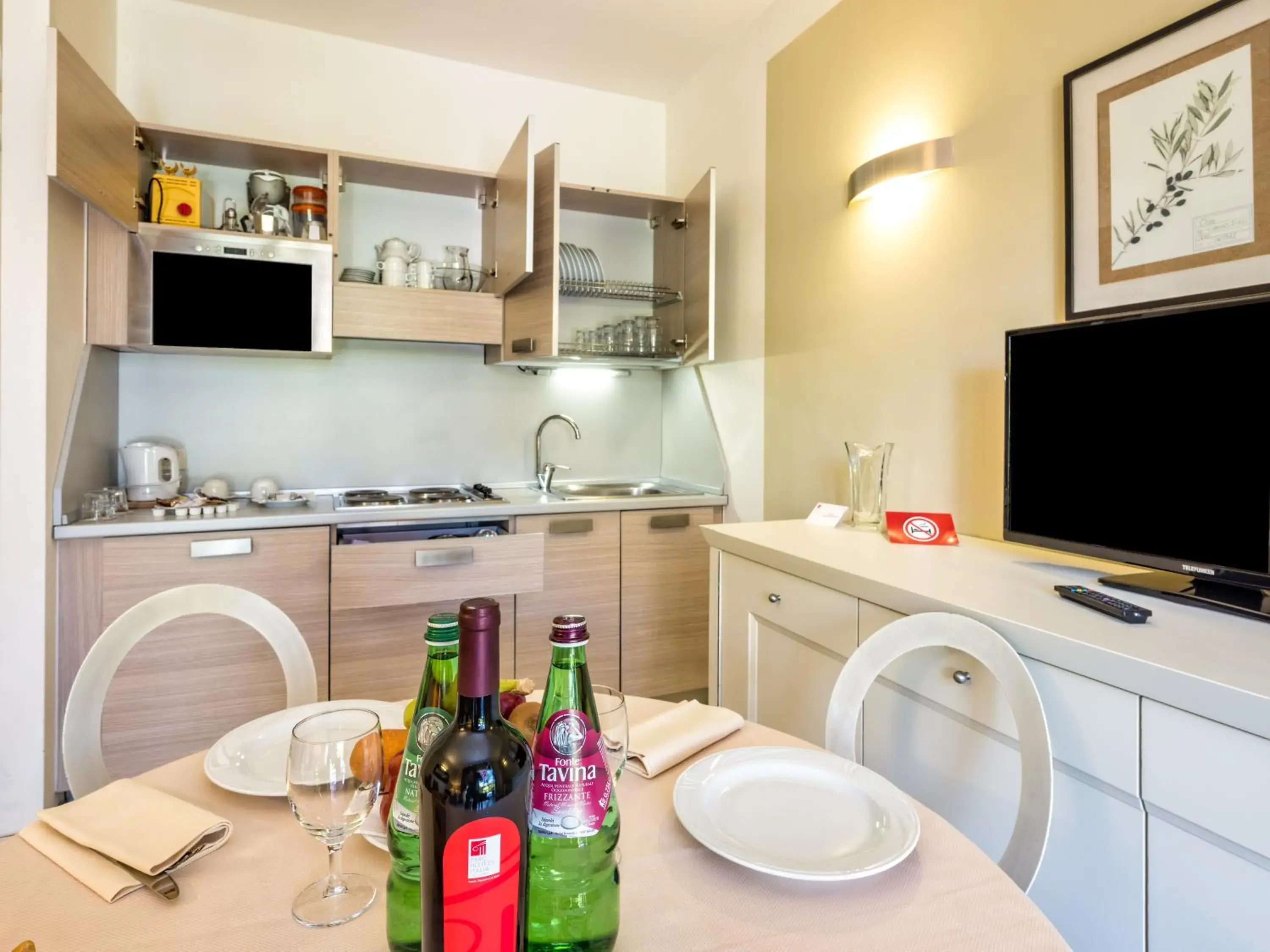 Kitchen or kitchenette in Parc Hotel Germano Suites & Apartments