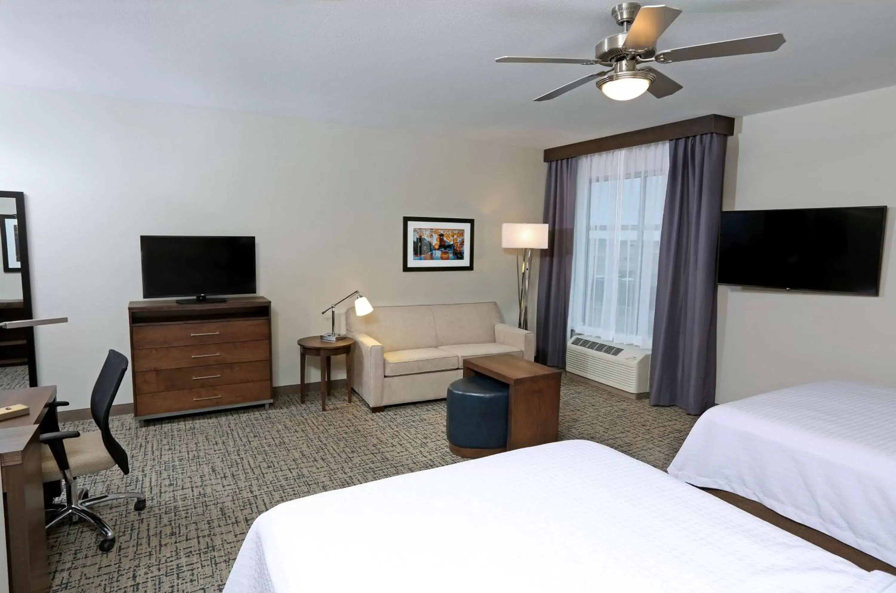 Bedroom, TV/Entertainment Center in Homewood Suites By Hilton West Fargo/Sanford Medical Center