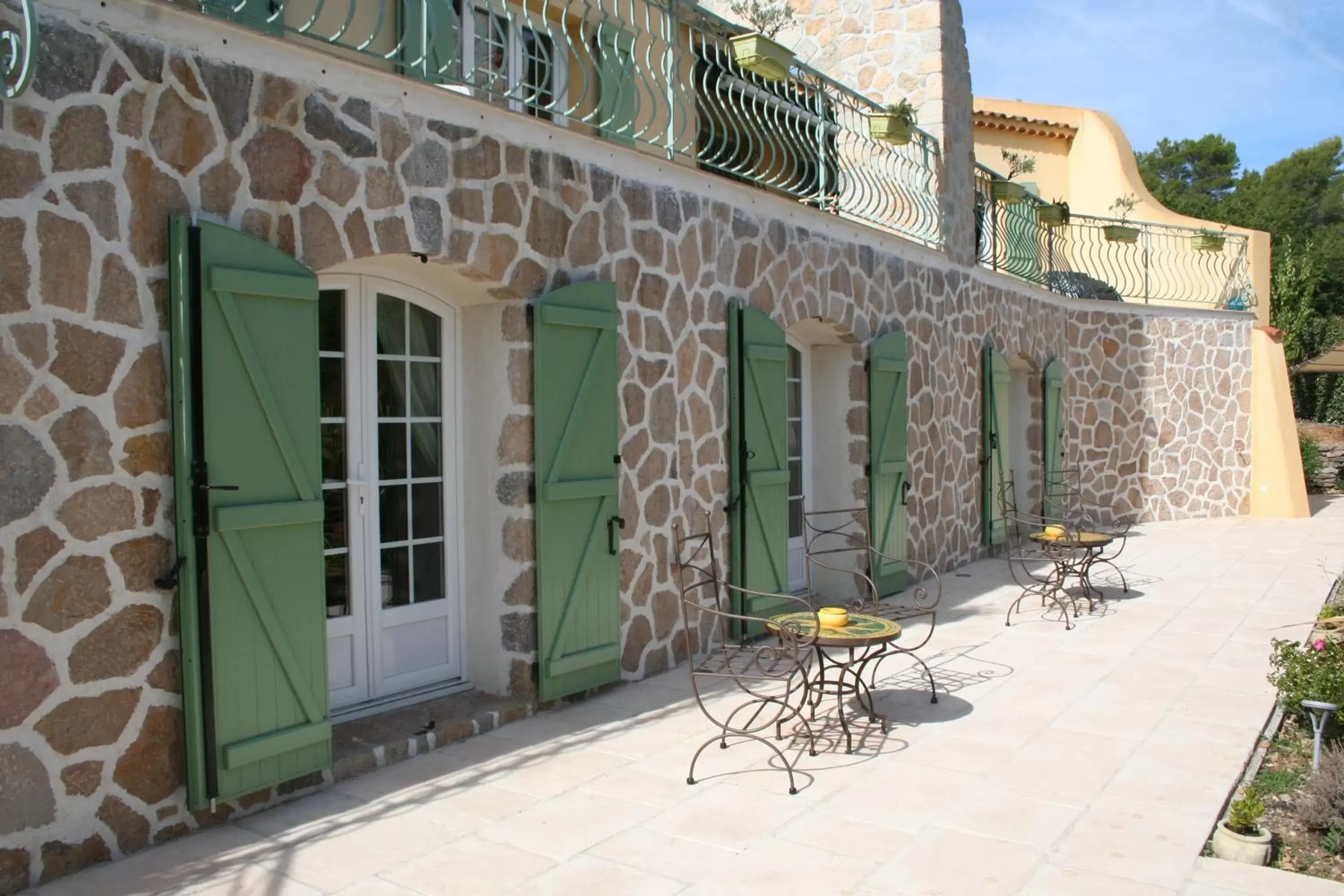 Facade/entrance in LE MAS DES TARENTES Chambres d'hôtes