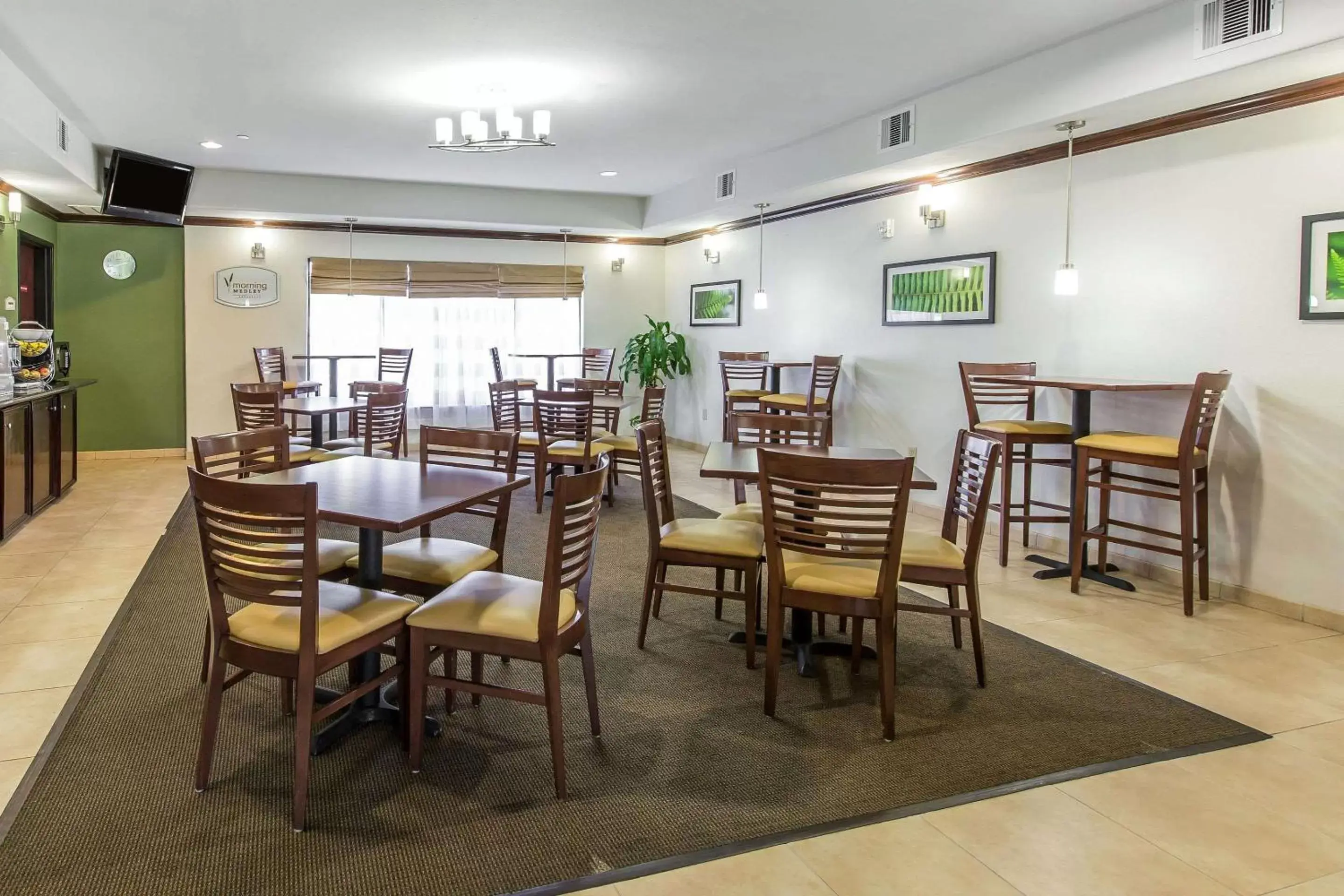 Restaurant/Places to Eat in Sleep Inn & Suites Bush Intercontinental - IAH East