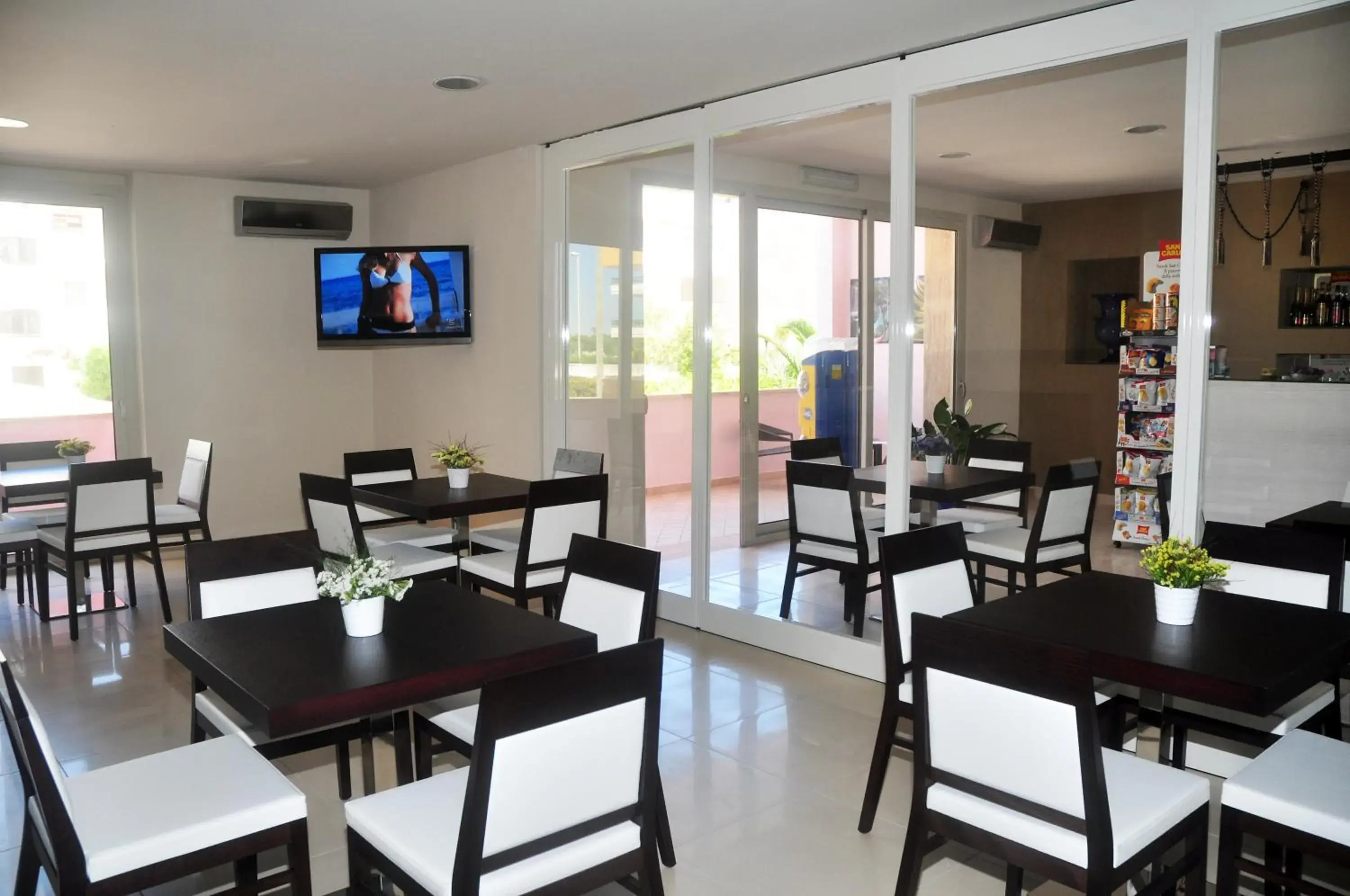 Restaurant/Places to Eat in Hotel La Punta