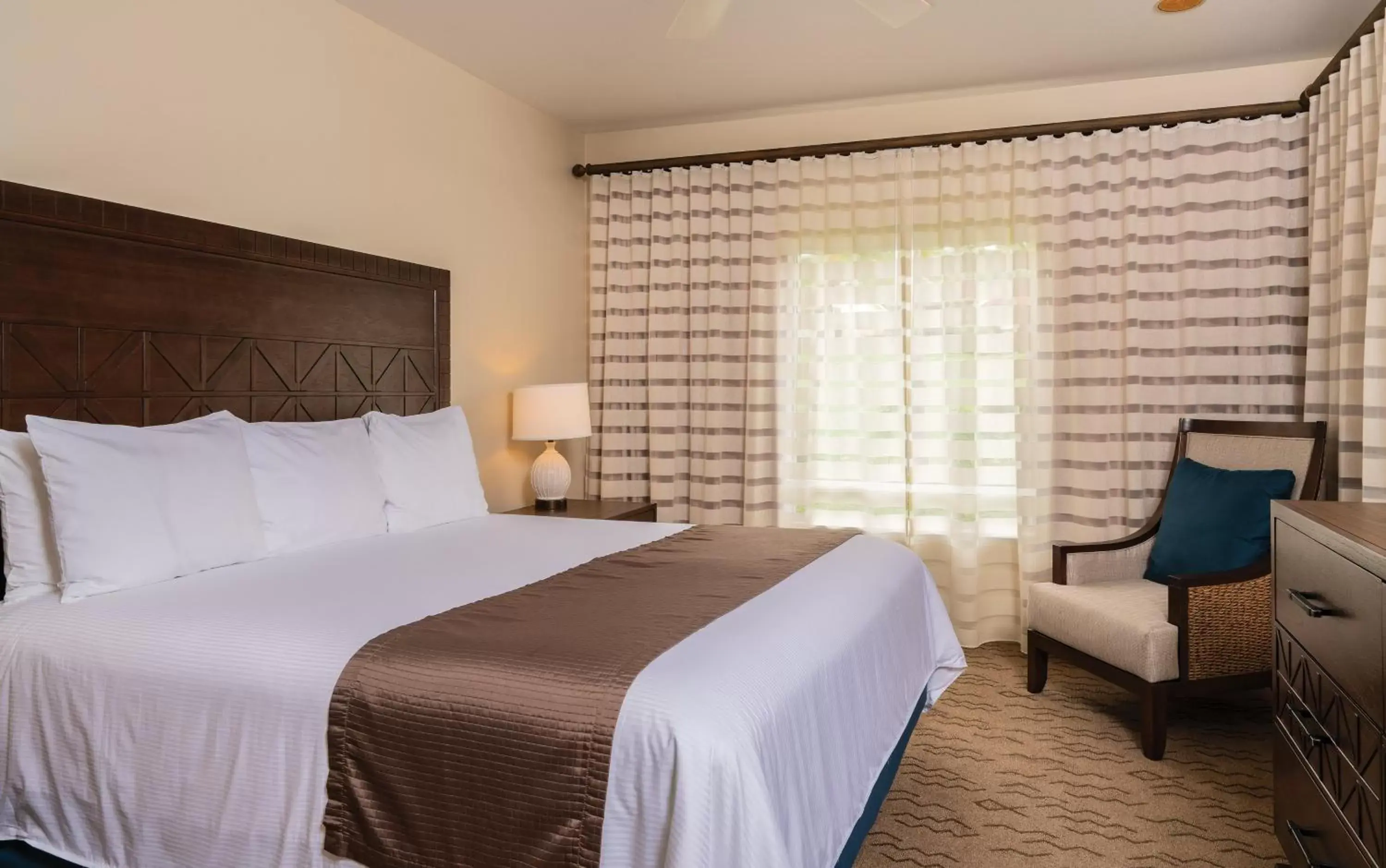 Bedroom, Bed in Kona Coast Resort