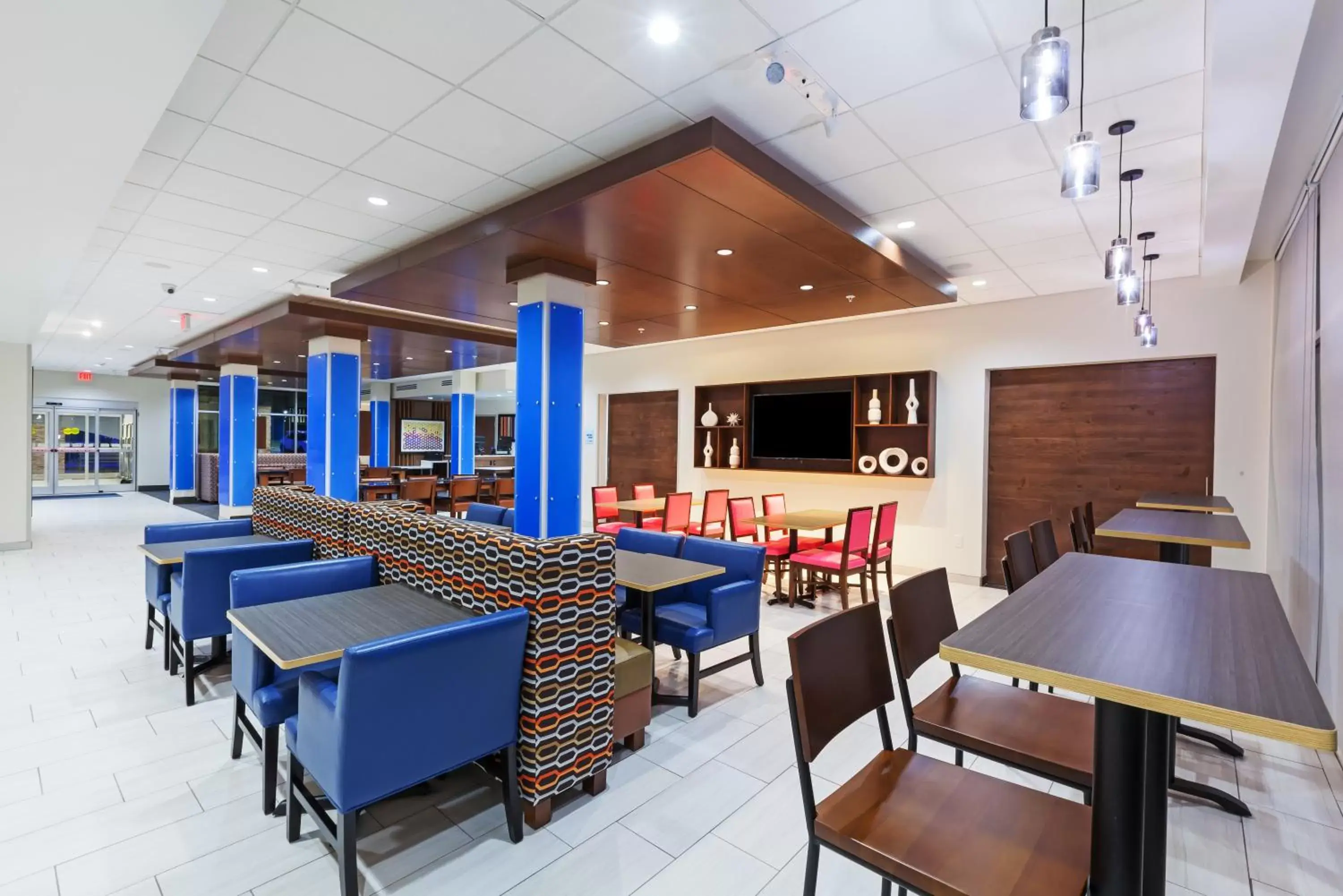 Breakfast, Restaurant/Places to Eat in Holiday Inn Express & Suites Tulsa South - Woodland Hills, an IHG Hotel