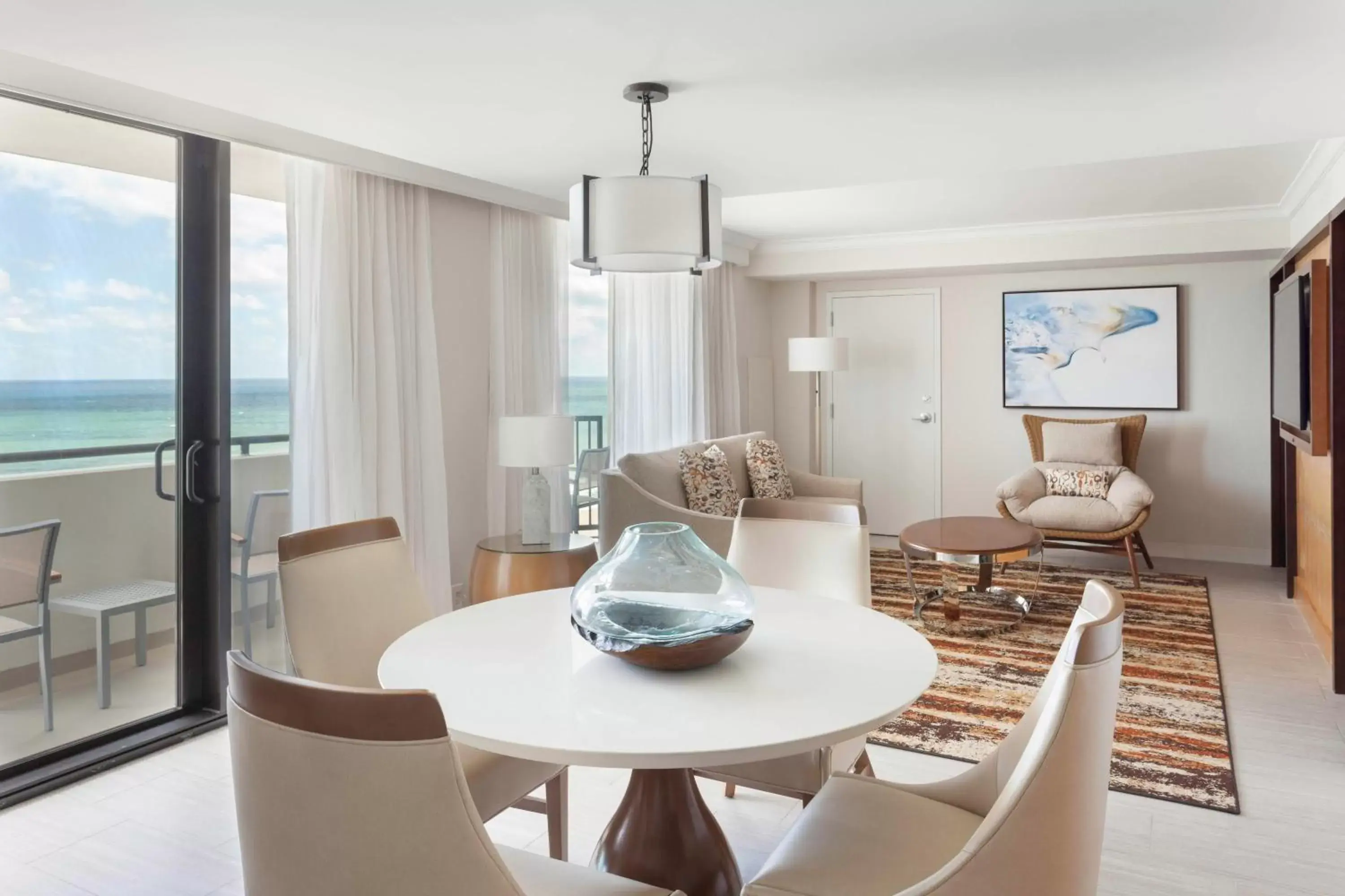 Photo of the whole room, Dining Area in Fort Lauderdale Marriott Harbor Beach Resort & Spa