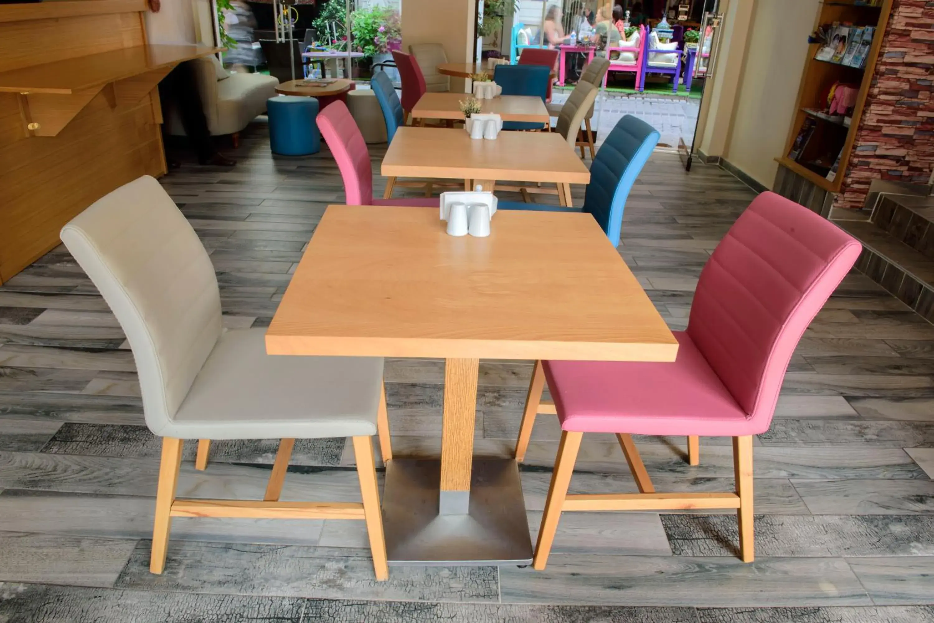 Restaurant/places to eat in Tayahatun Hotel Restaurant/places to eat in Tayahatun Hotel