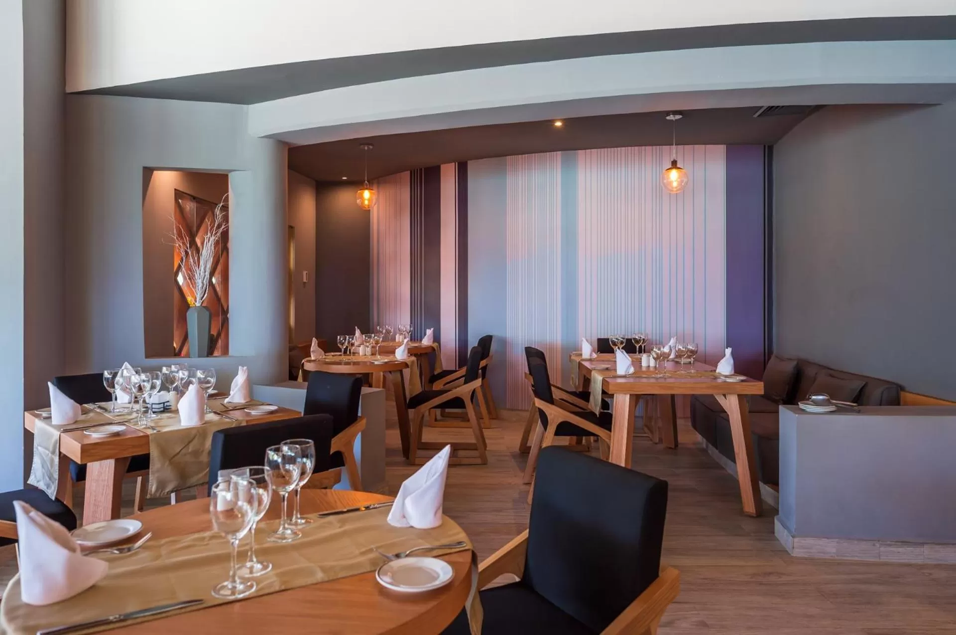 Dinner in The Reef Coco Beach Resort & Spa- Optional All Inclusive