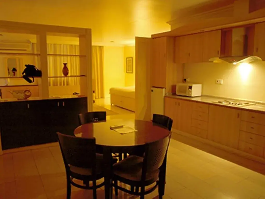 Living room, Dining Area in Mayfair Hotel