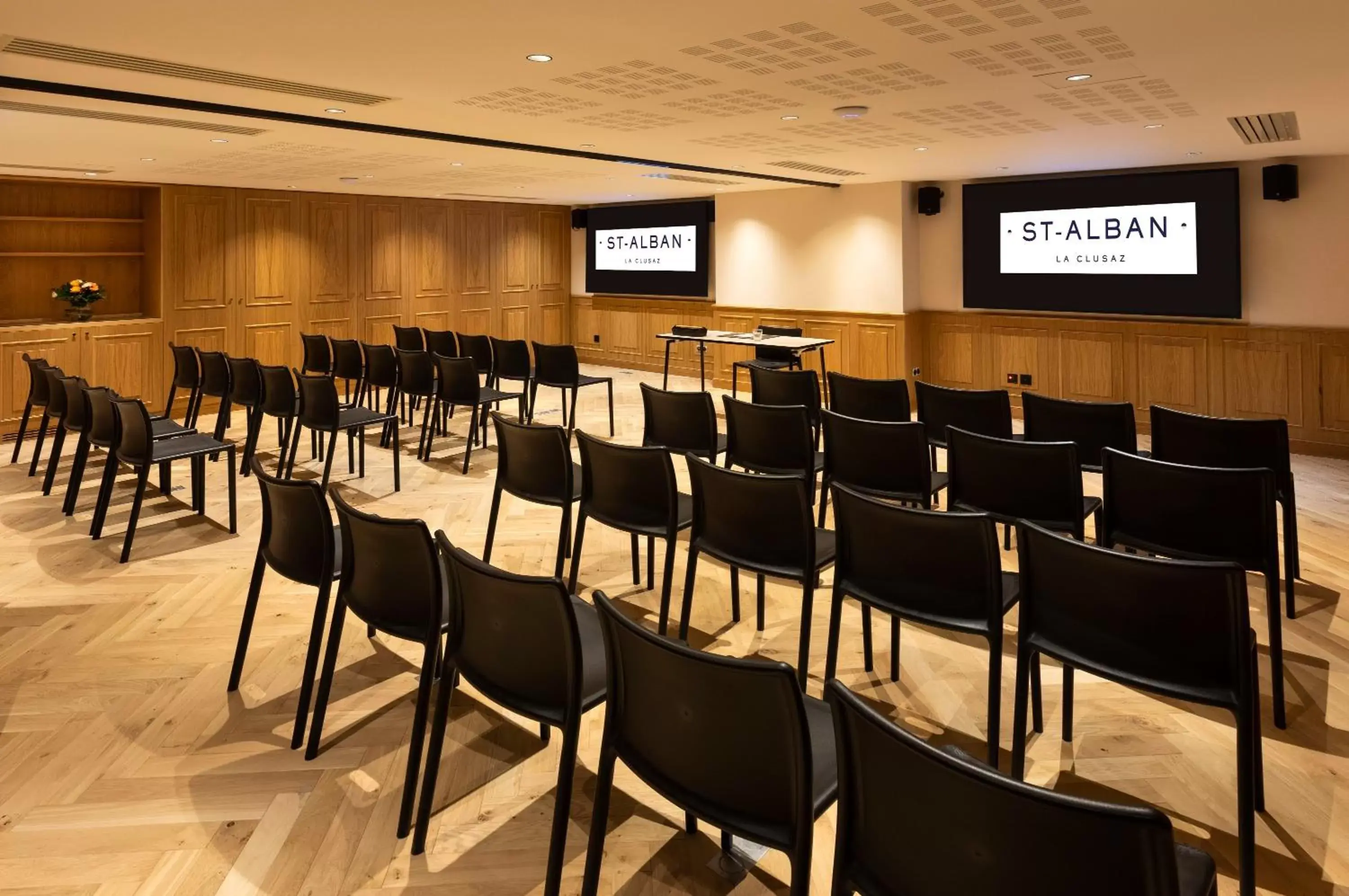 Meeting/conference room in St-Alban Hotel & Spa