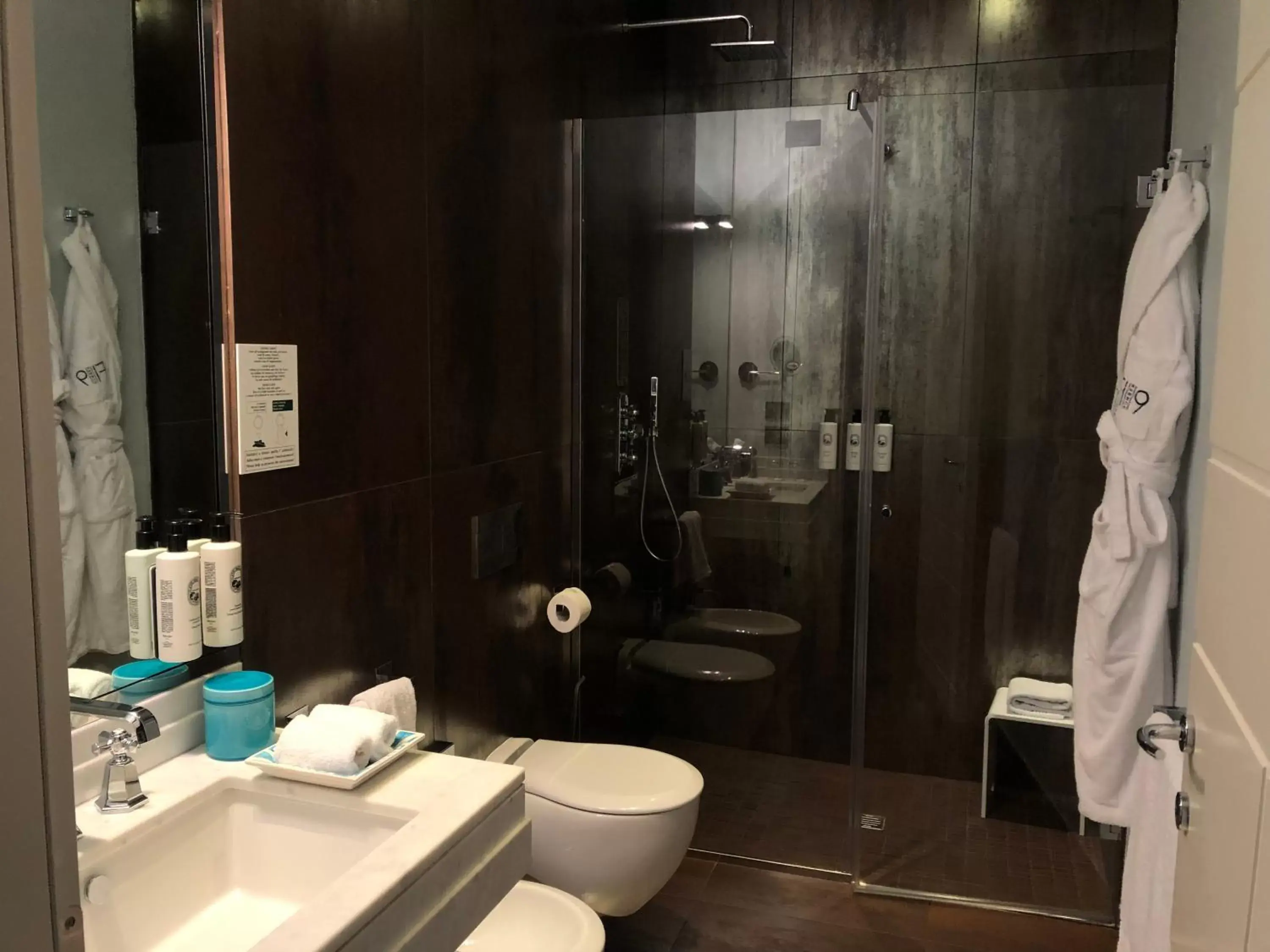 Toilet, Bathroom in Hotel Firenze Number Nine