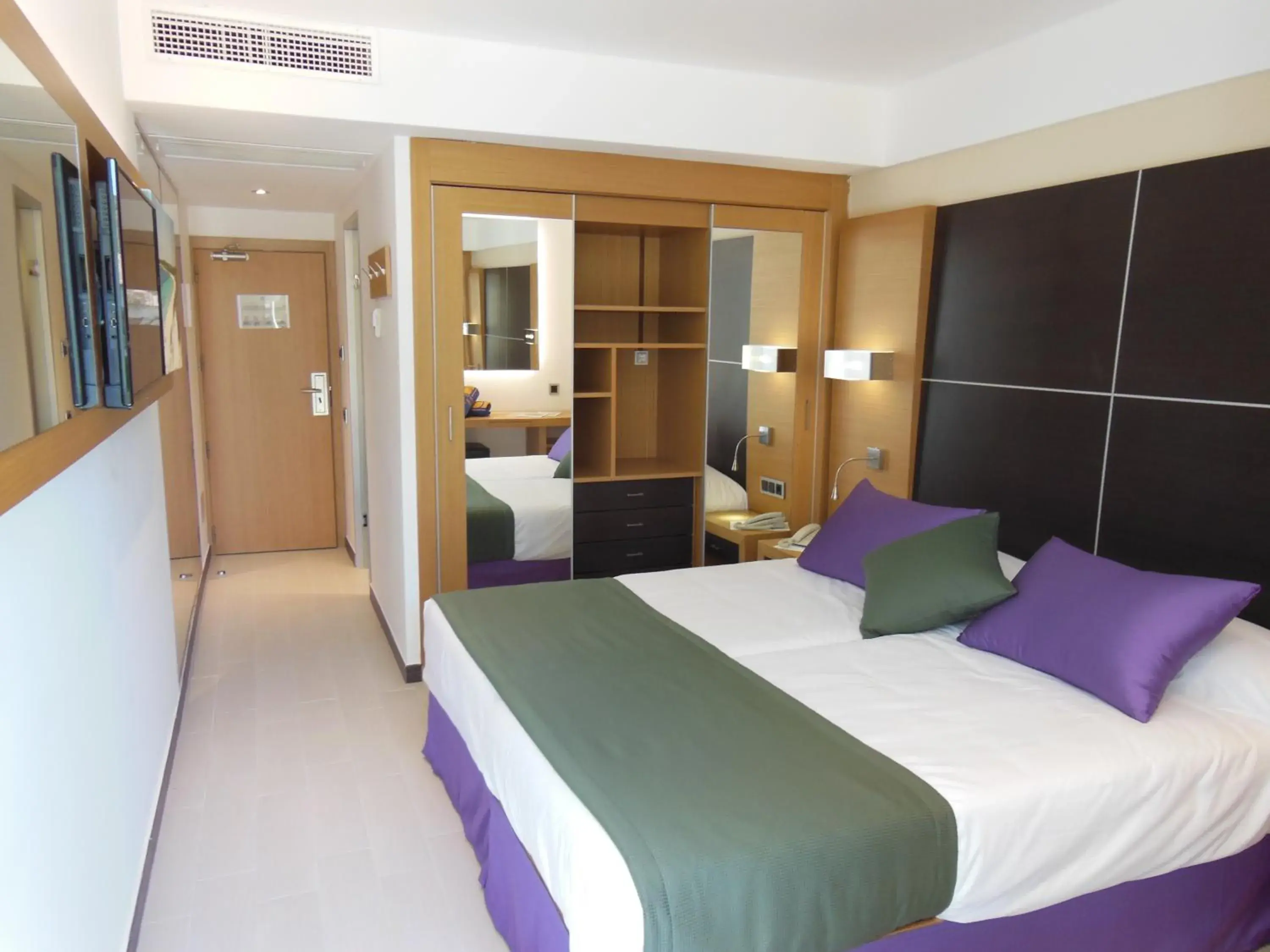 Bedroom, Bed in Hotel Isla de Cabrera