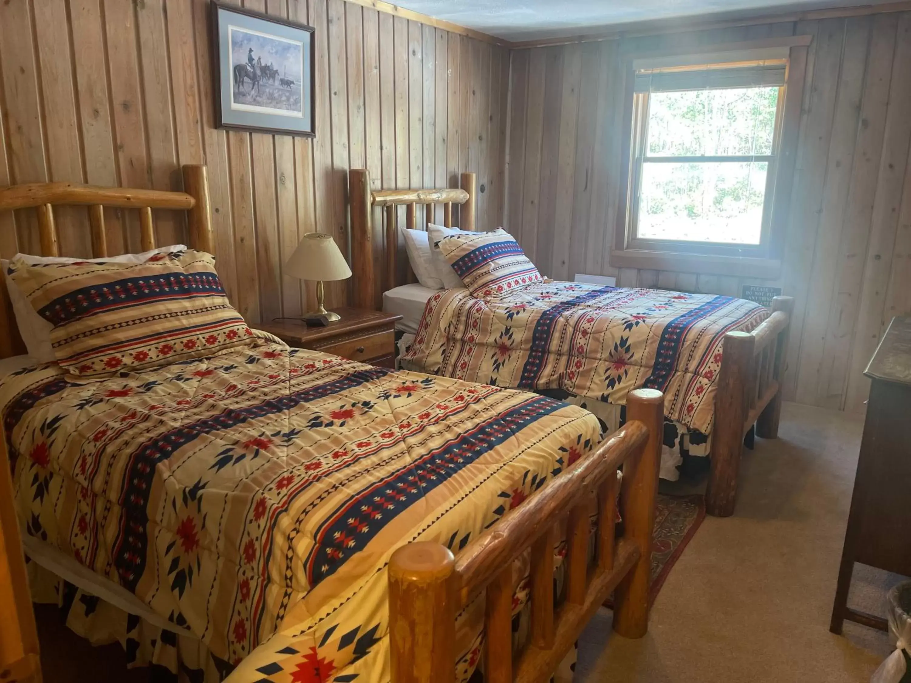 Bed in Silver Fork Lodge & Restaurant