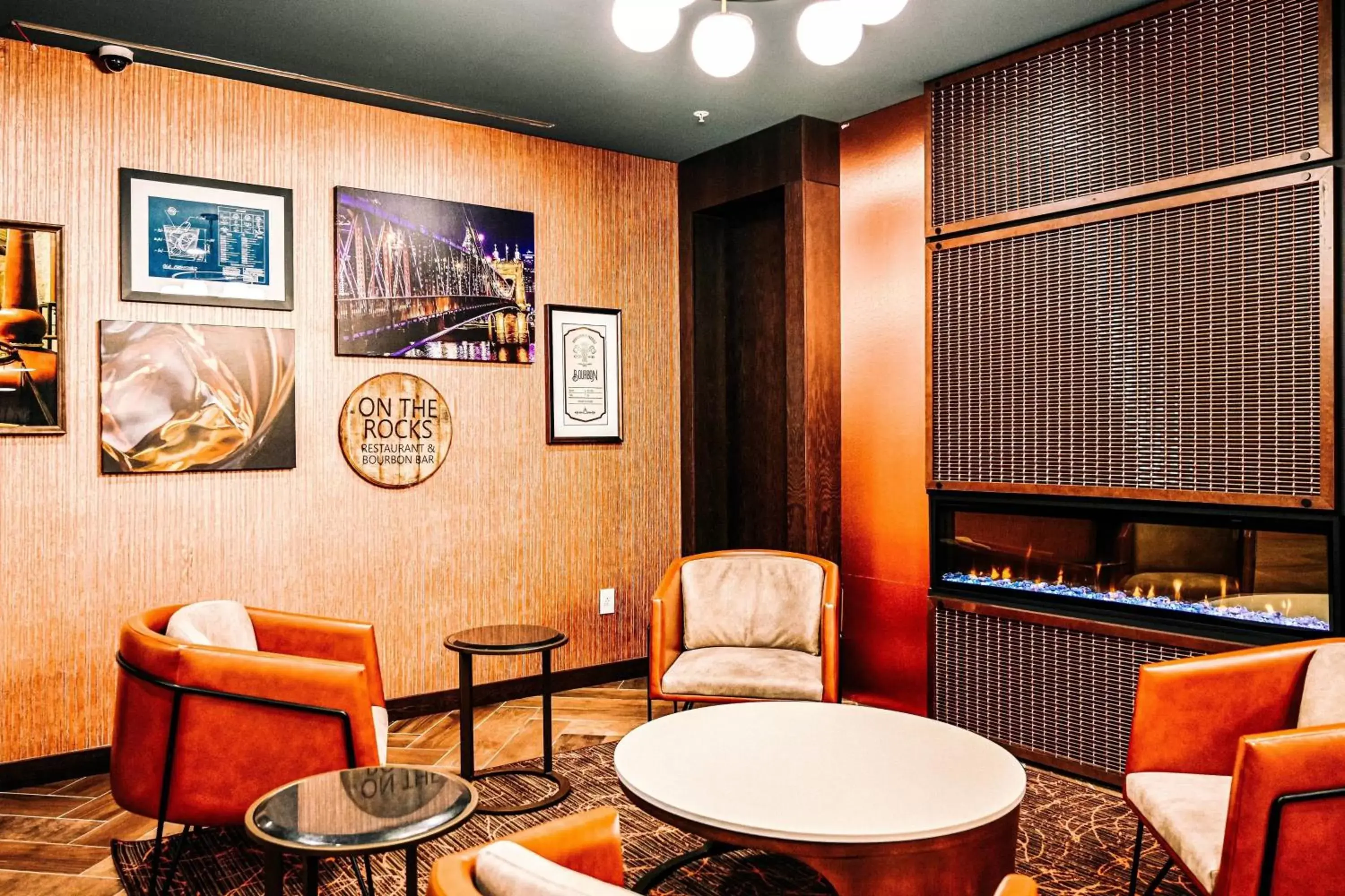 Lounge or bar in Delta Hotels by Marriott Cincinnati Sharonville