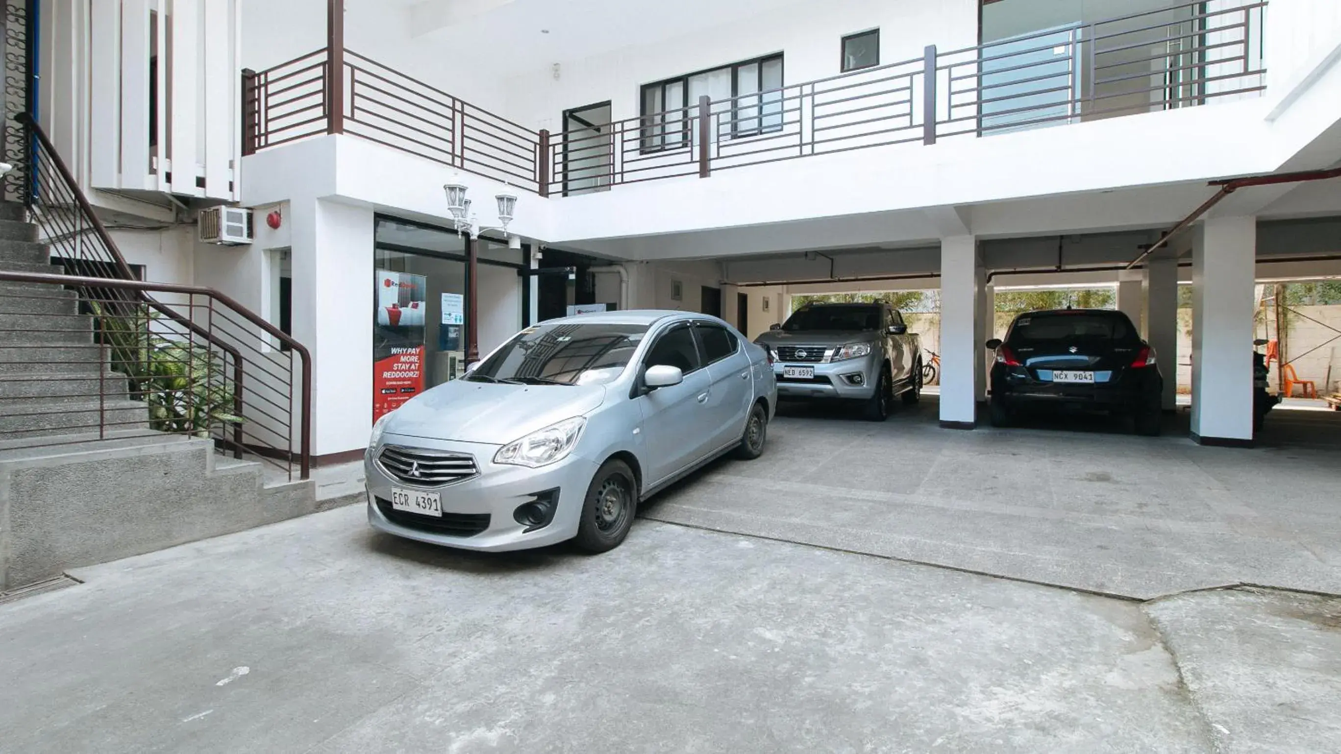 Facade/entrance, Property Building in RedDoorz San Antonio Makati - Vaccinated Staff