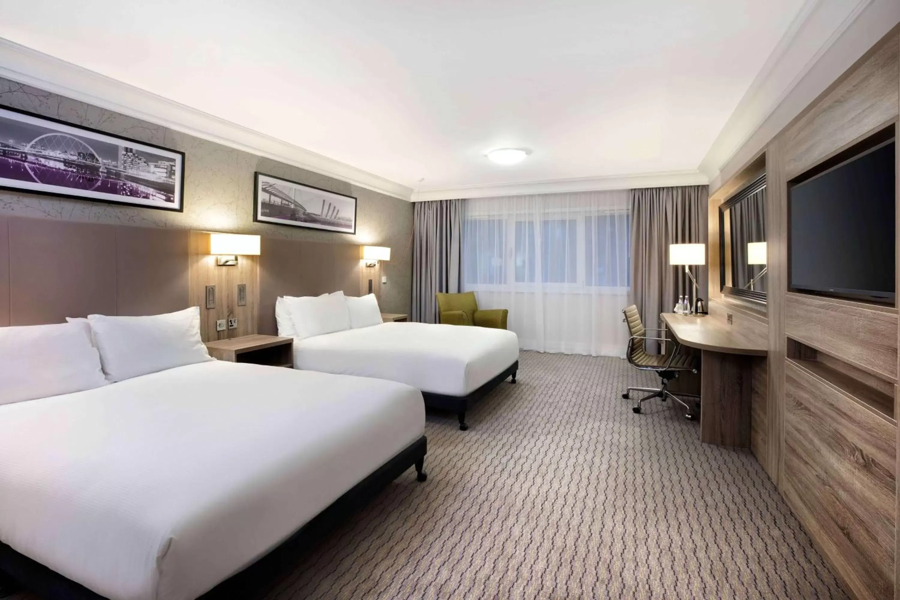 Bed in DoubleTree by Hilton Glasgow Central