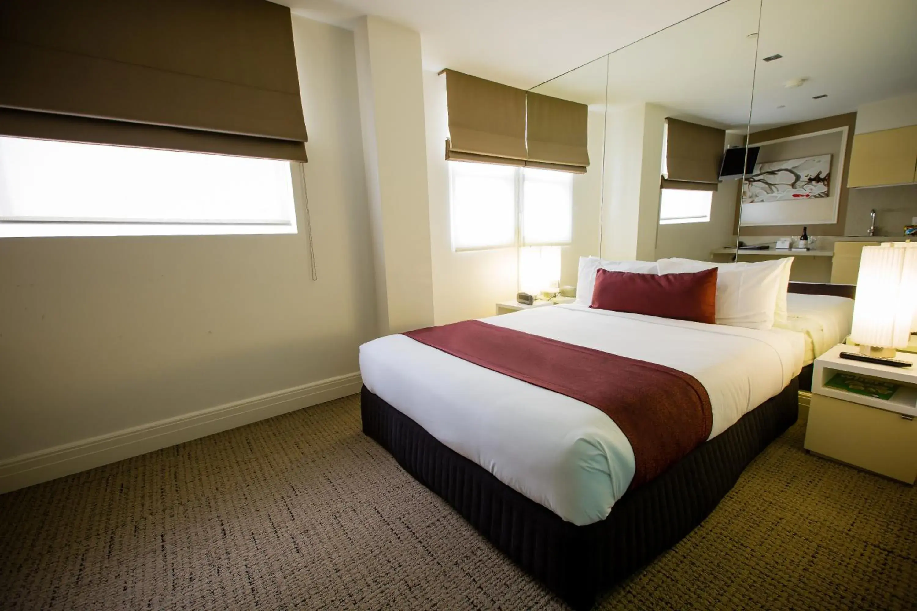 Photo of the whole room, Room Photo in Sydney Potts Point Central Apartment Hotel