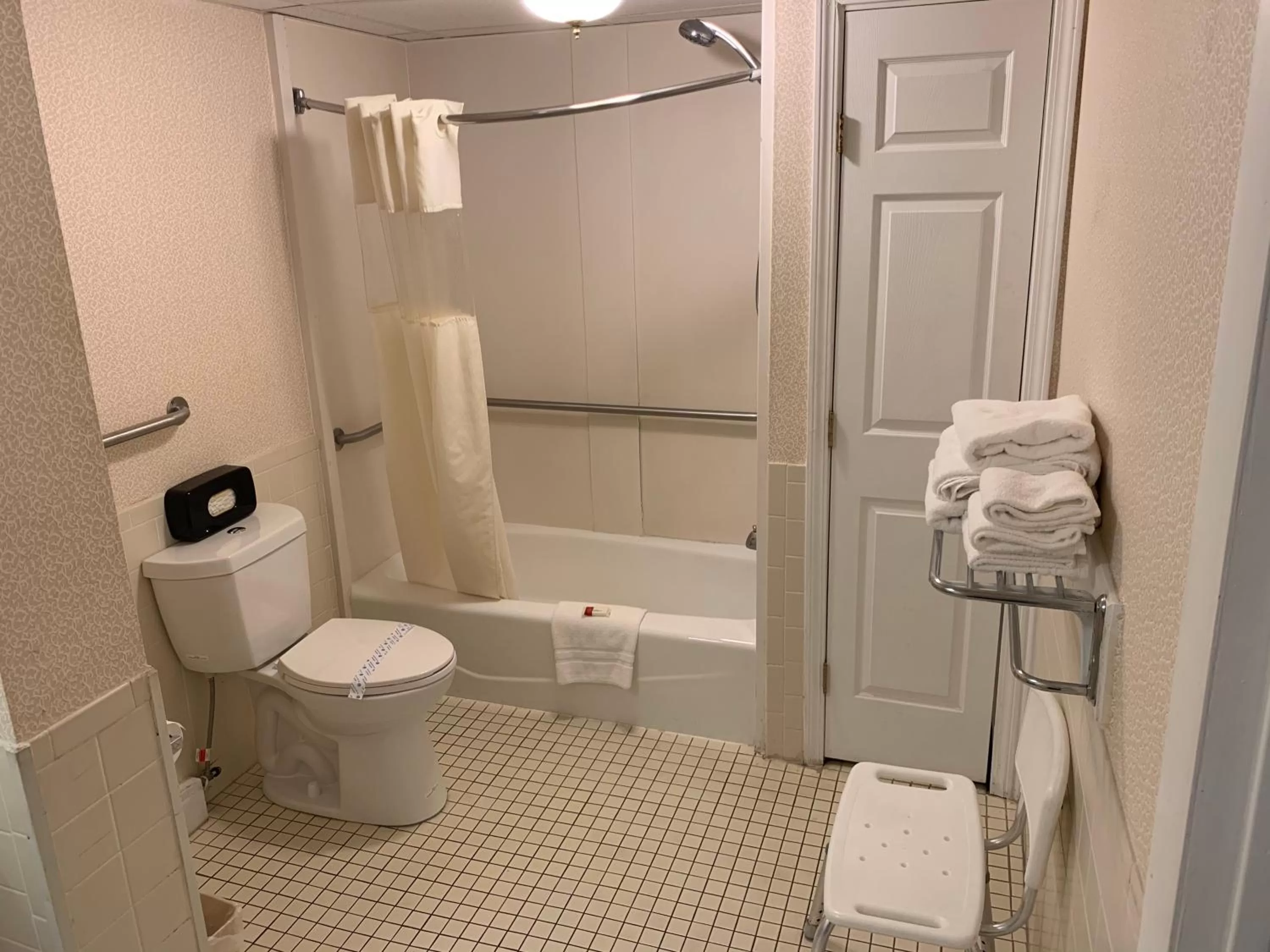 Super 8 by Wyndham Sturbridge