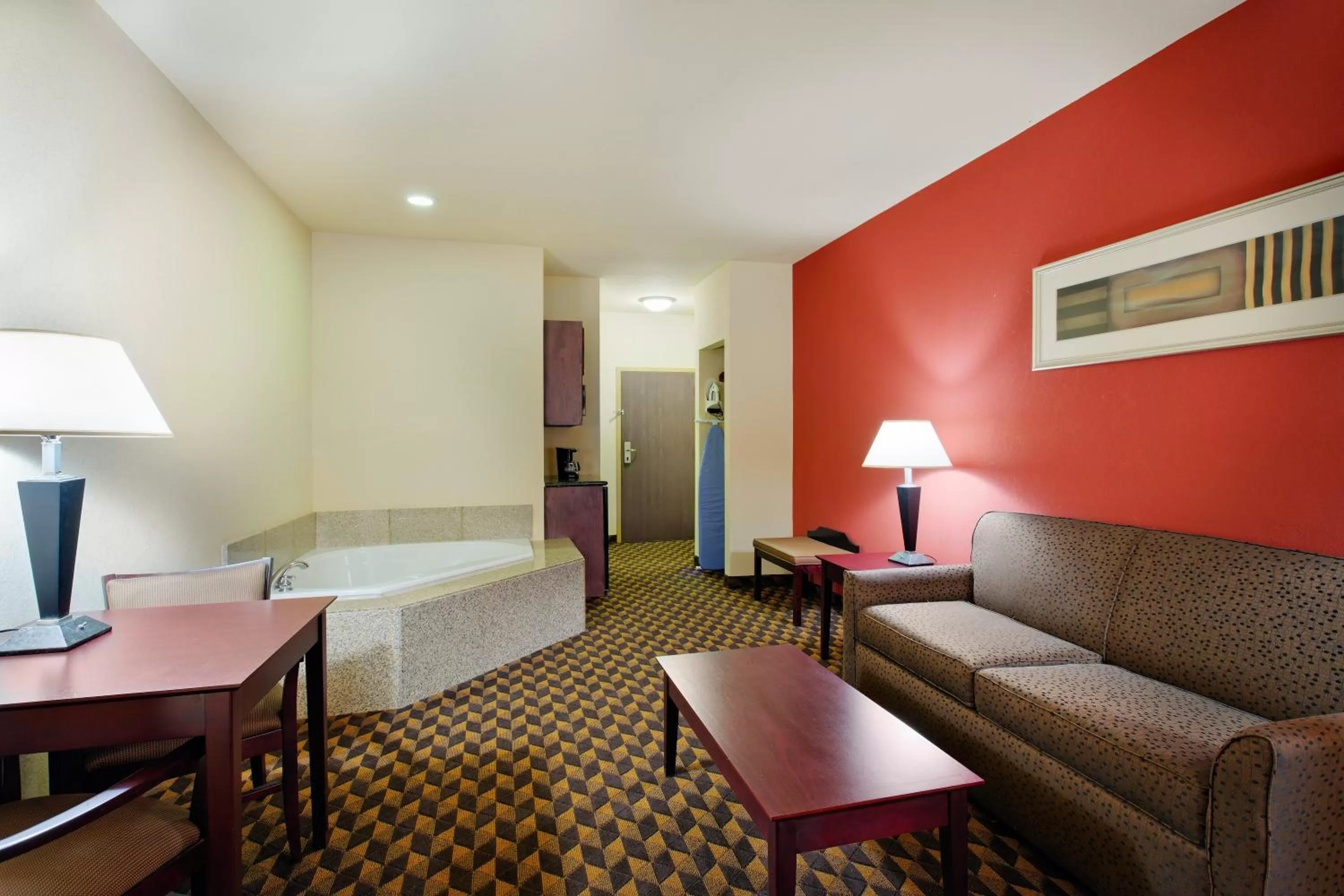 Photo of the whole room, Bed in Holiday Inn Express & Suites Malvern, an IHG Hotel