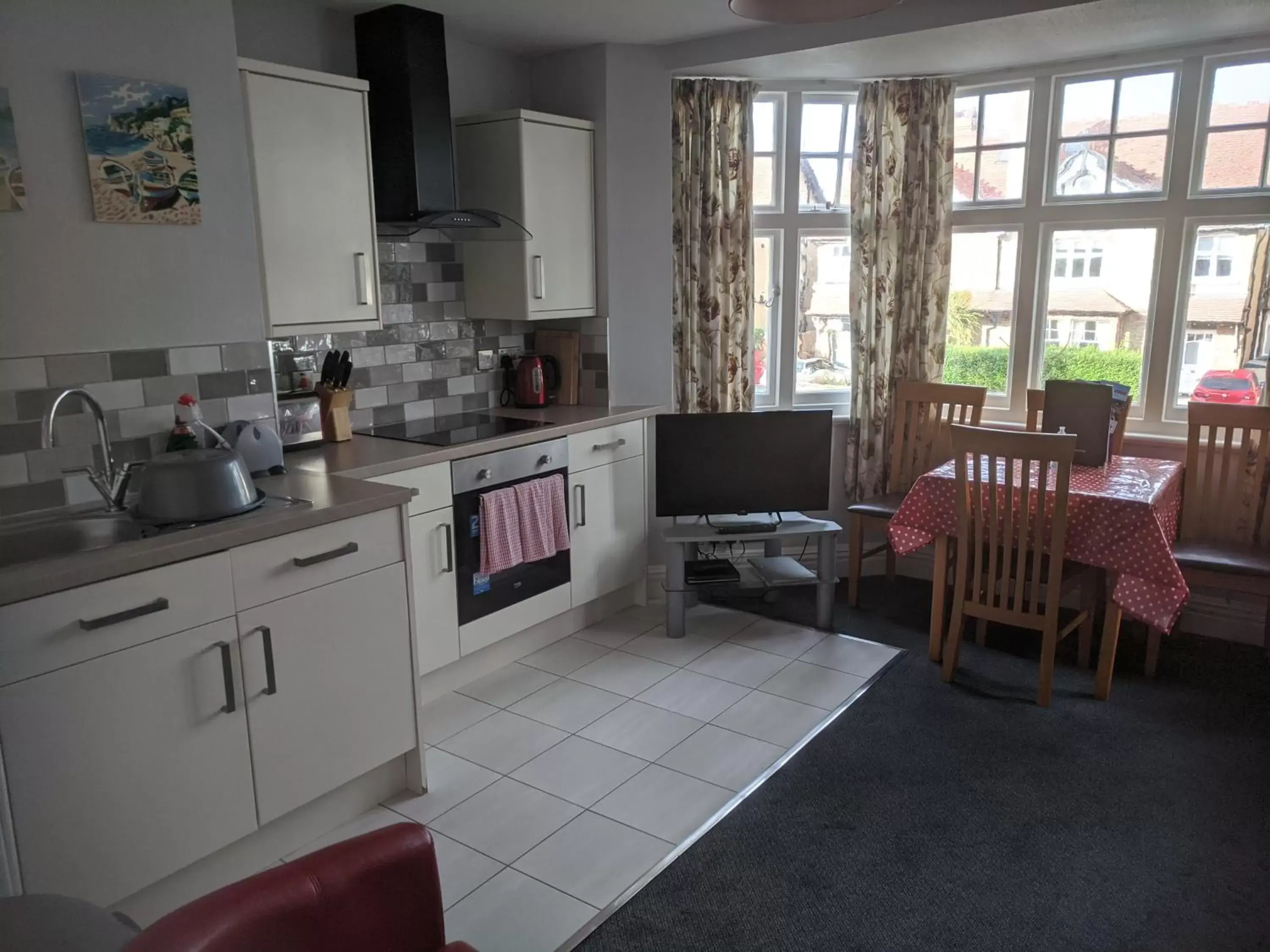 Kitchen or kitchenette, Kitchen/Kitchenette in Buile Hill Holiday Flats