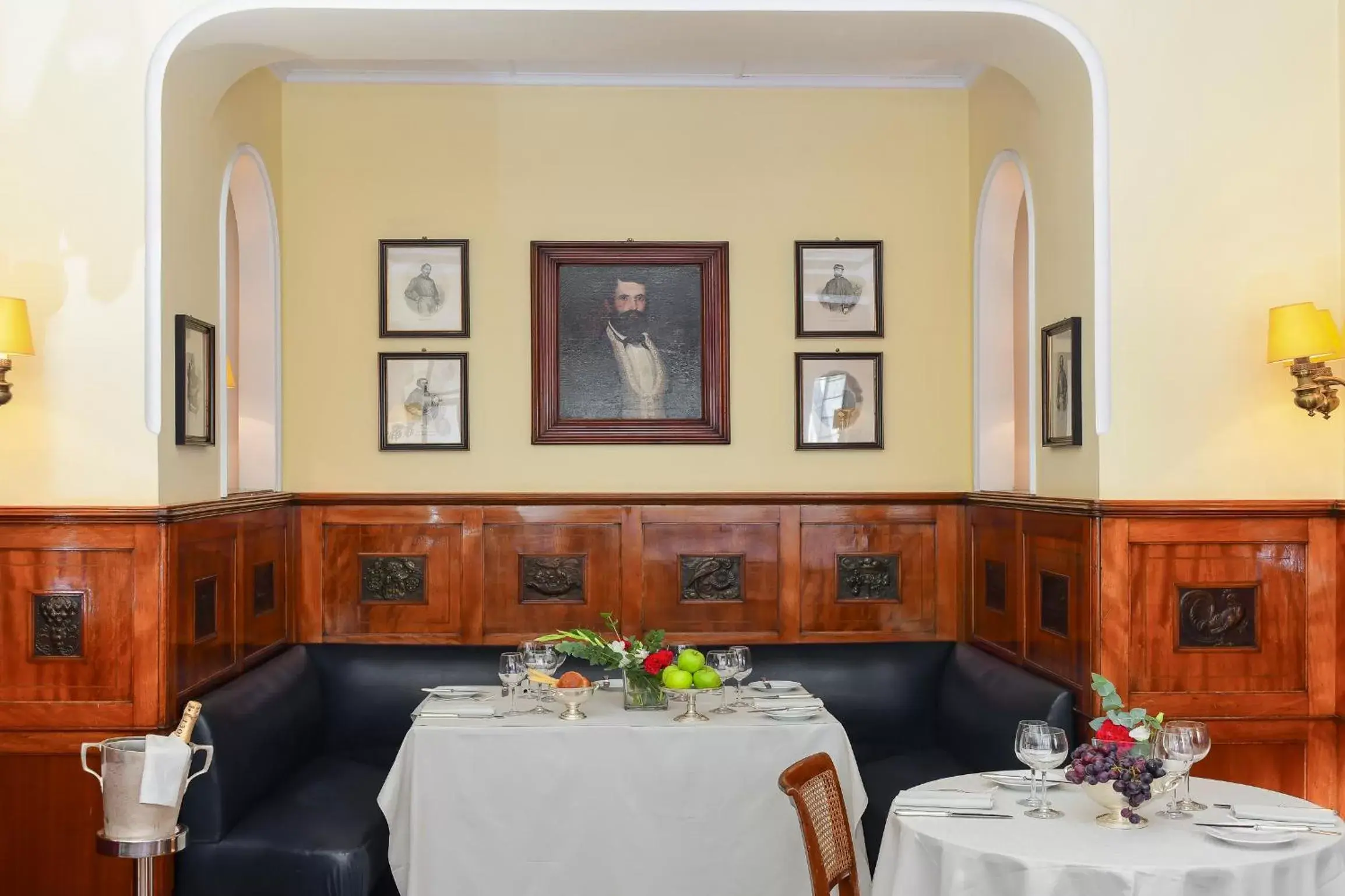 Property building, Restaurant/Places to Eat in Bettoja Hotel Massimo d'Azeglio