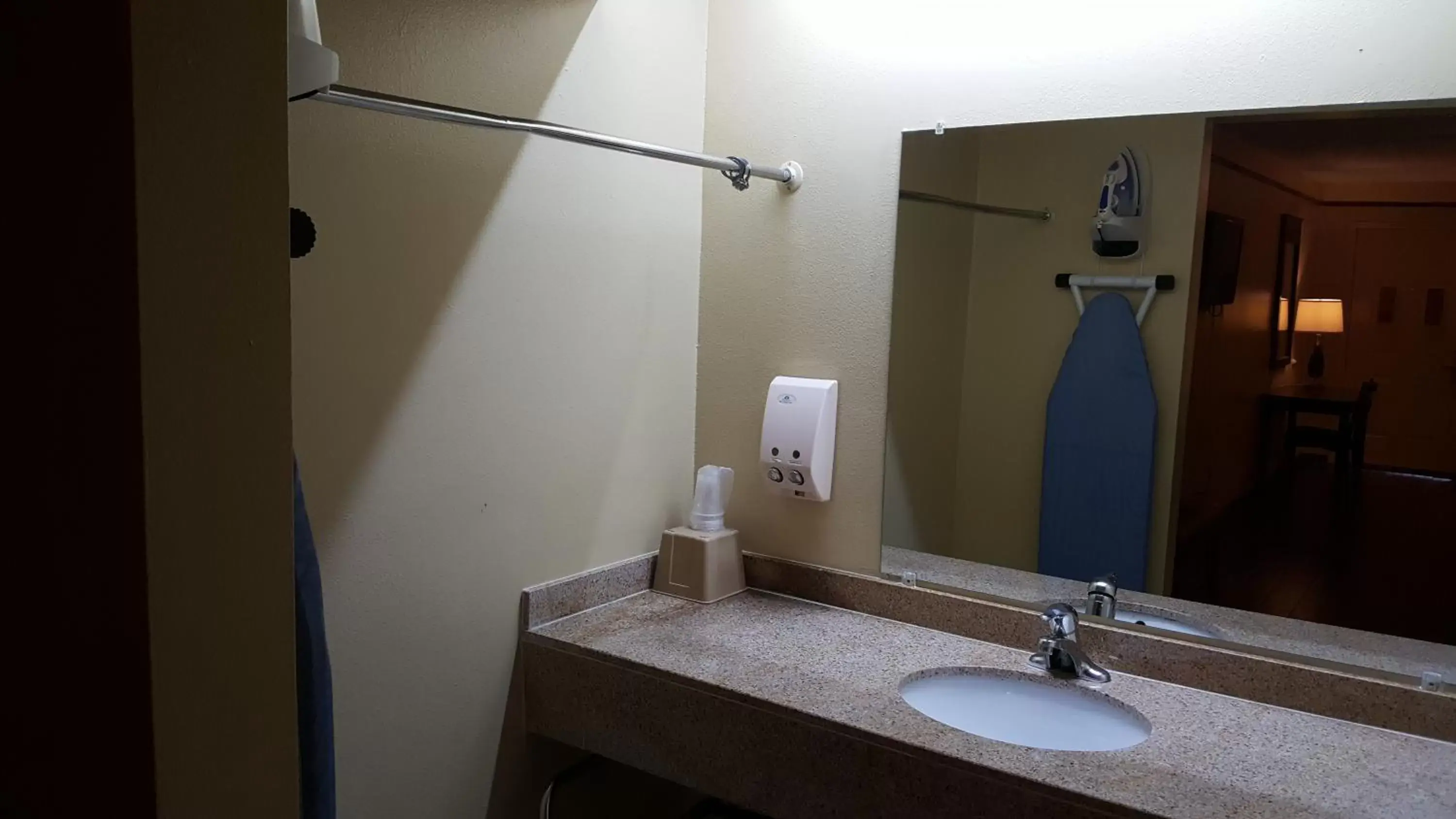 Bathroom in Deluxe Inn and Suites