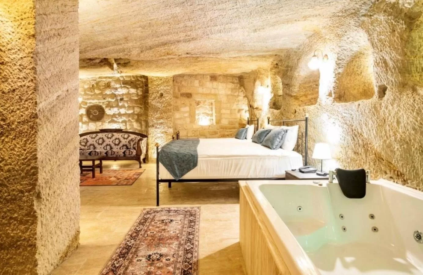 Bed in Uzay Cave Suite Hotel